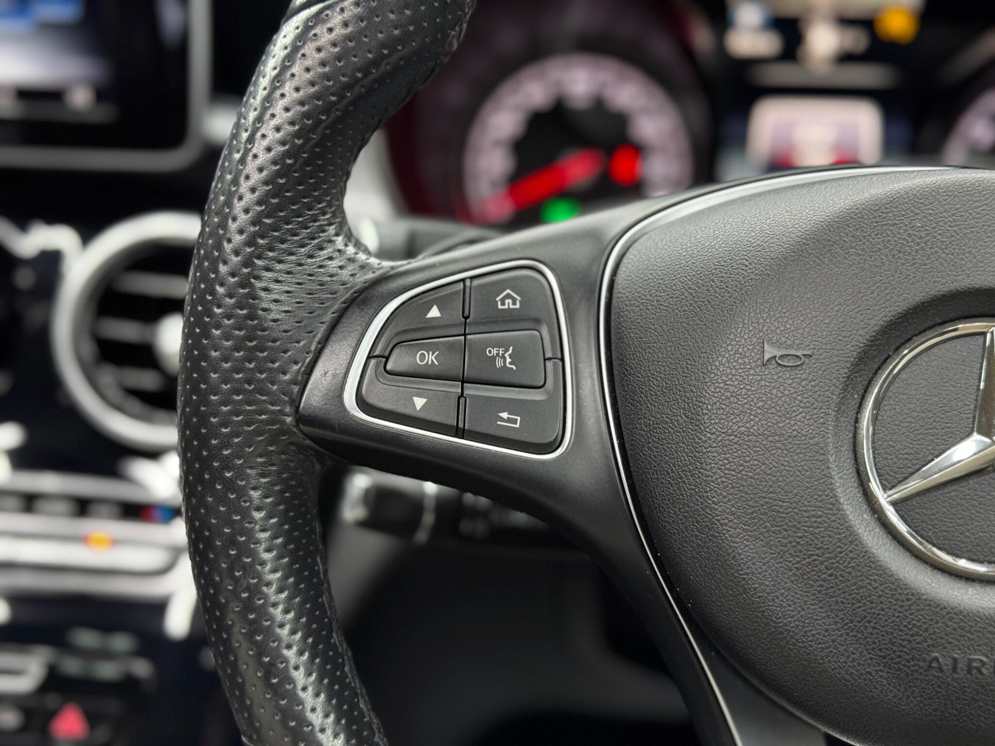 Mercedes-Benz C Class 2.0 C200 Sport (Premium) 7G-Tronic+ Euro 6 (s/s) 4dr 4dr Automatic 2026