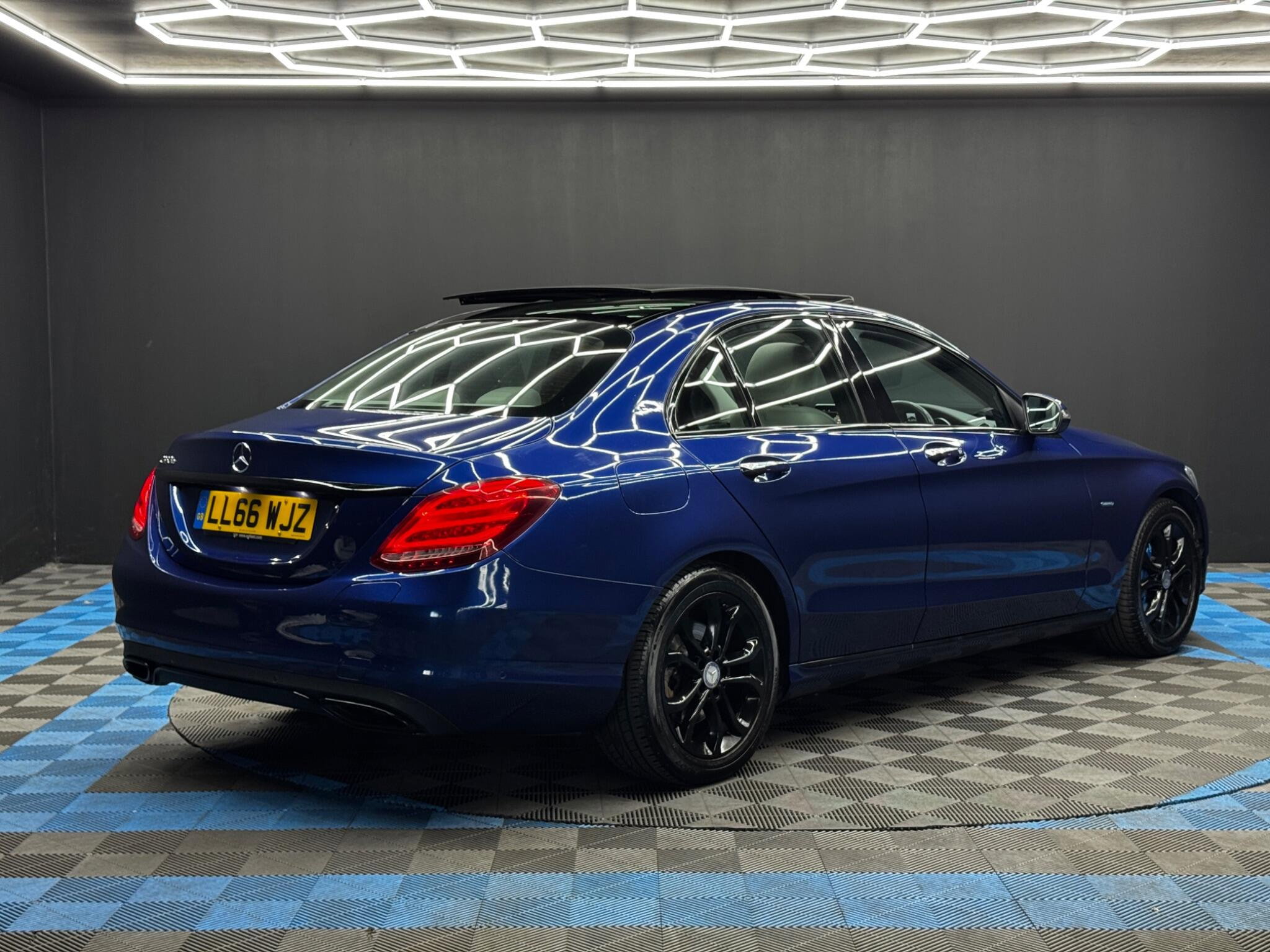Mercedes-Benz C Class 2.0 C350e 6.4kWh Sport (Premium Plus) G-Tronic+ Euro 6 (s/s) 4dr 4dr Automatic 2026