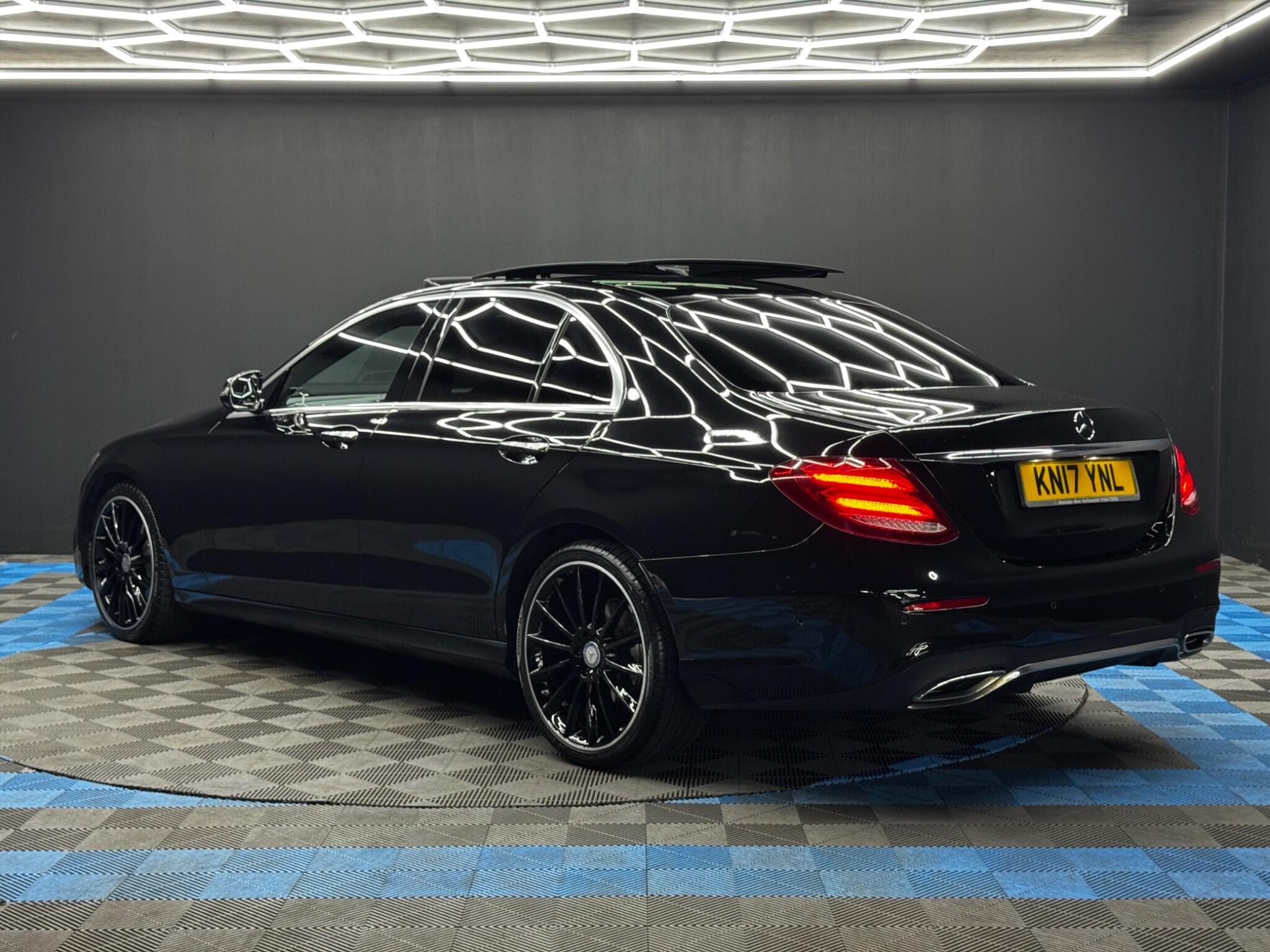 Mercedes-Benz E Class 2.0 E220d AMG Line (Premium Plus) G-Tronic+ Euro 6 (s/s) 4dr 4dr Automatic 2026