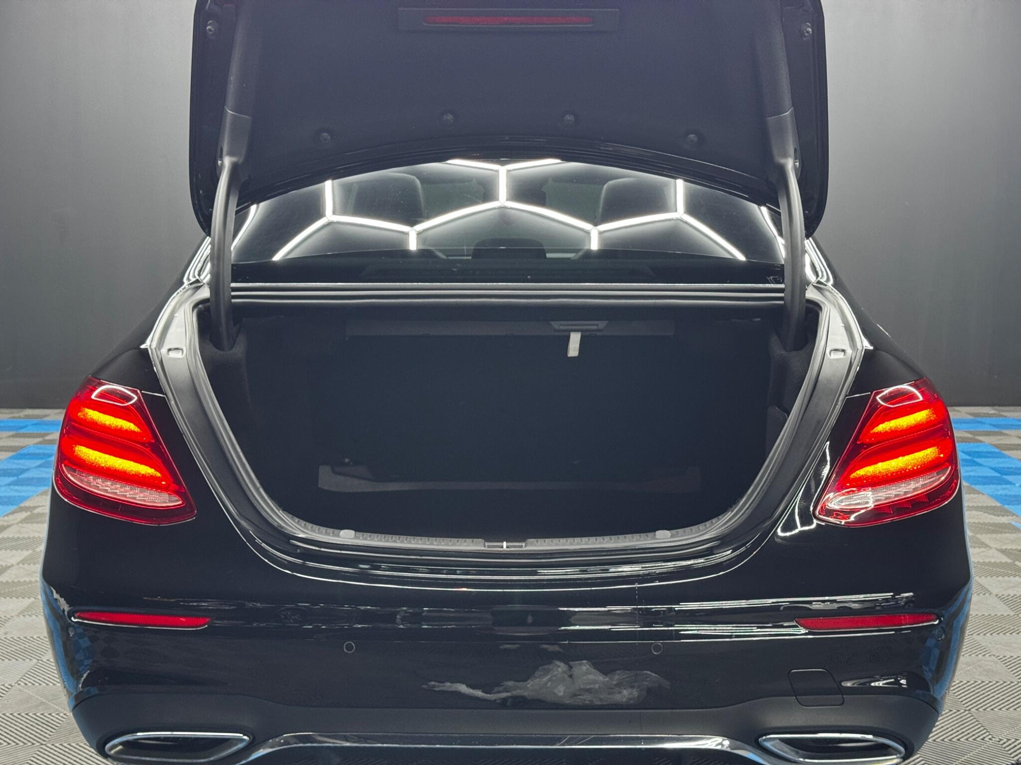Mercedes-Benz E Class 2.0 E220d AMG Line (Premium Plus) G-Tronic+ Euro 6 (s/s) 4dr 4dr Automatic 2026