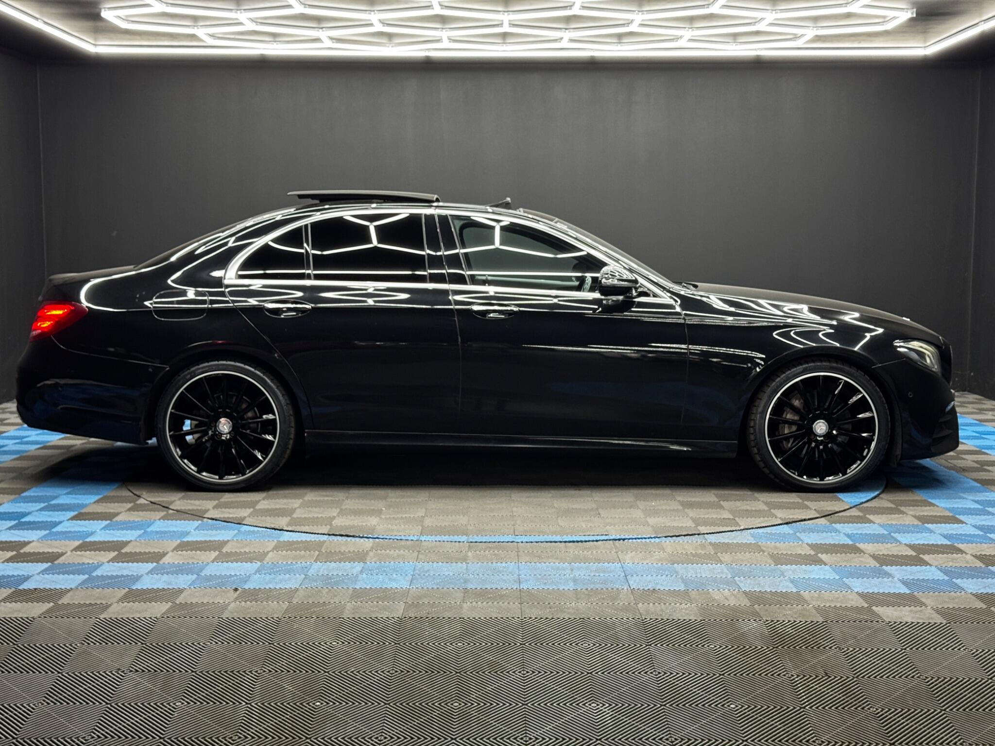 Mercedes-Benz E Class 2.0 E220d AMG Line (Premium Plus) G-Tronic+ Euro 6 (s/s) 4dr 4dr Automatic 2026
