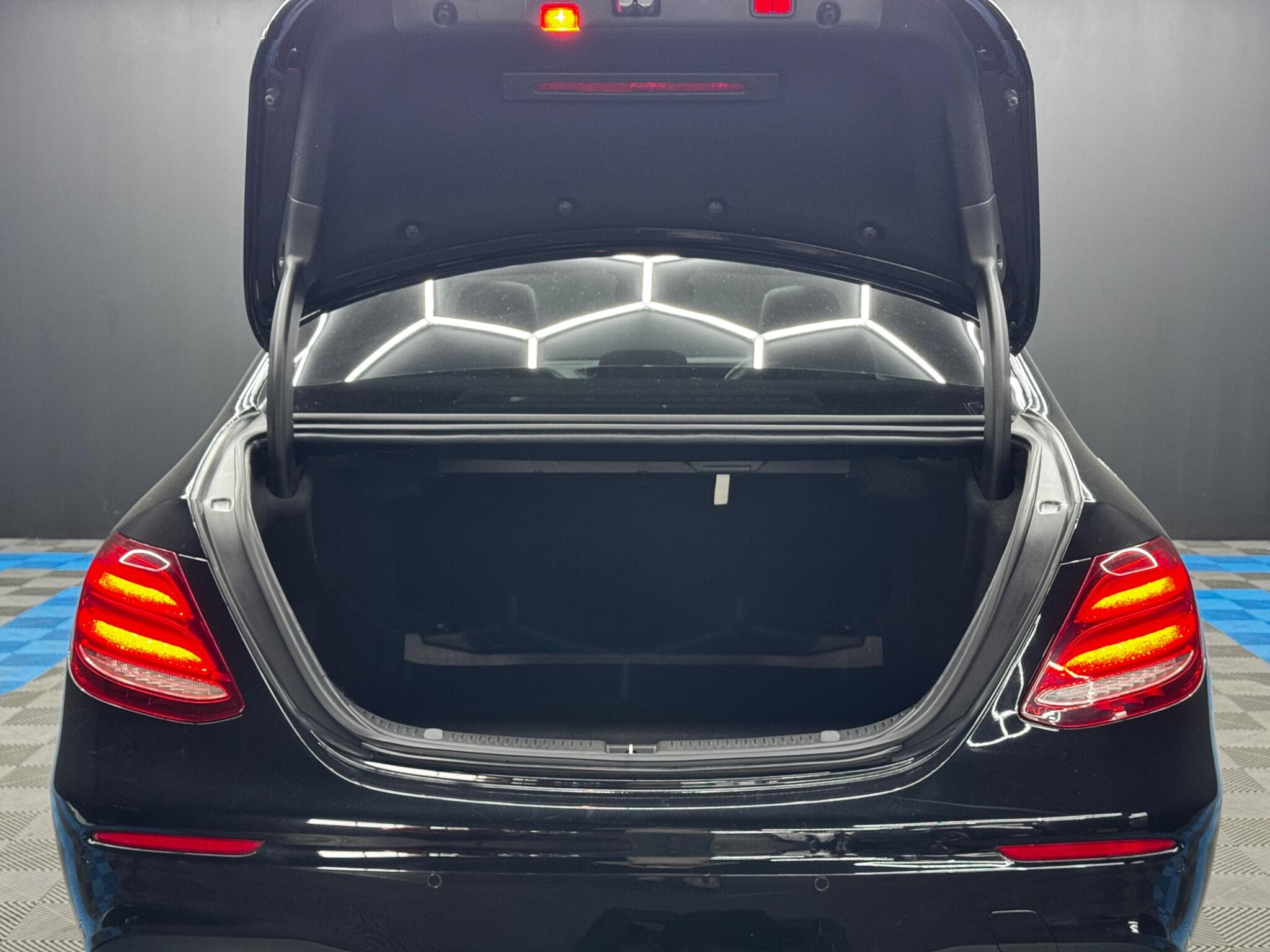 Mercedes-Benz E Class 2.0 E220d AMG Line (Premium Plus) G-Tronic+ Euro 6 (s/s) 4dr 4dr Automatic 2026