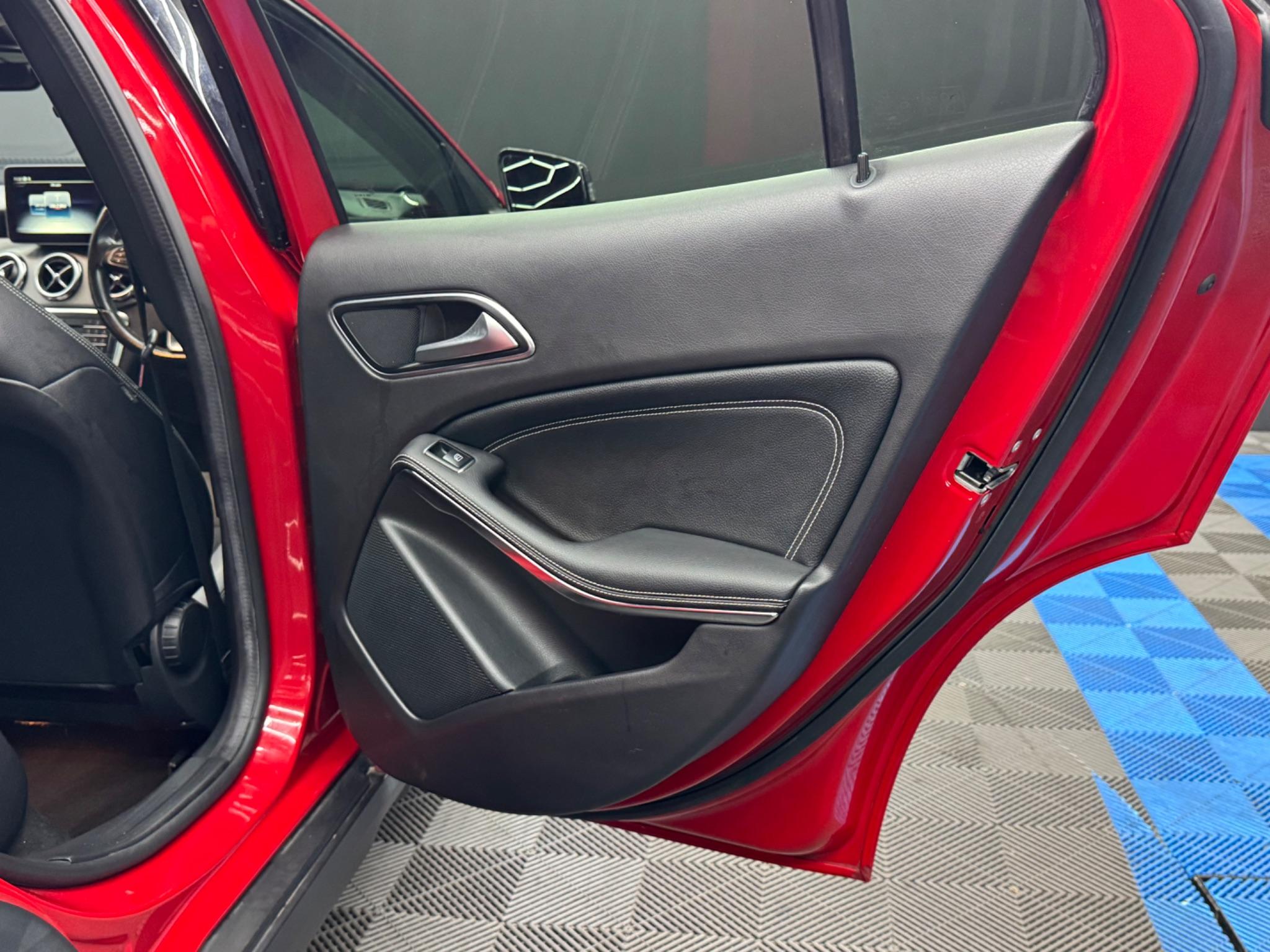 Mercedes-Benz GLA 1.6 GLA180 Urban Edition 7G-DCT Euro 6 (s/s) 5dr 5dr Automatic 2026