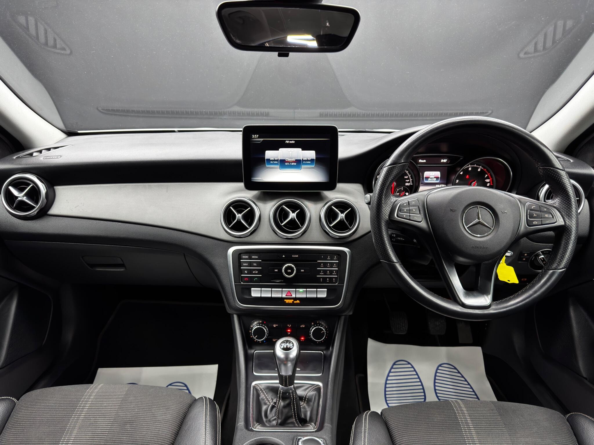 Mercedes-Benz GLA 1.6 GLA180 Urban Edition Euro 6 (s/s) 5dr 5dr Manual 2026