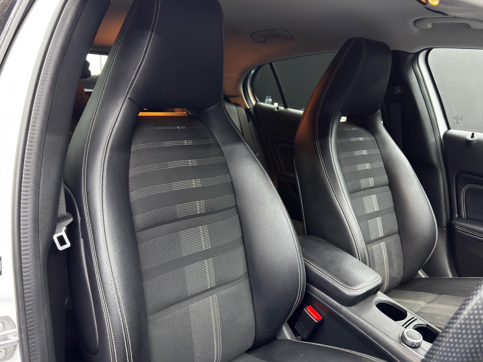 Mercedes-Benz GLA 1.6 GLA180 Urban Edition Euro 6 (s/s) 5dr 5dr Manual 2026