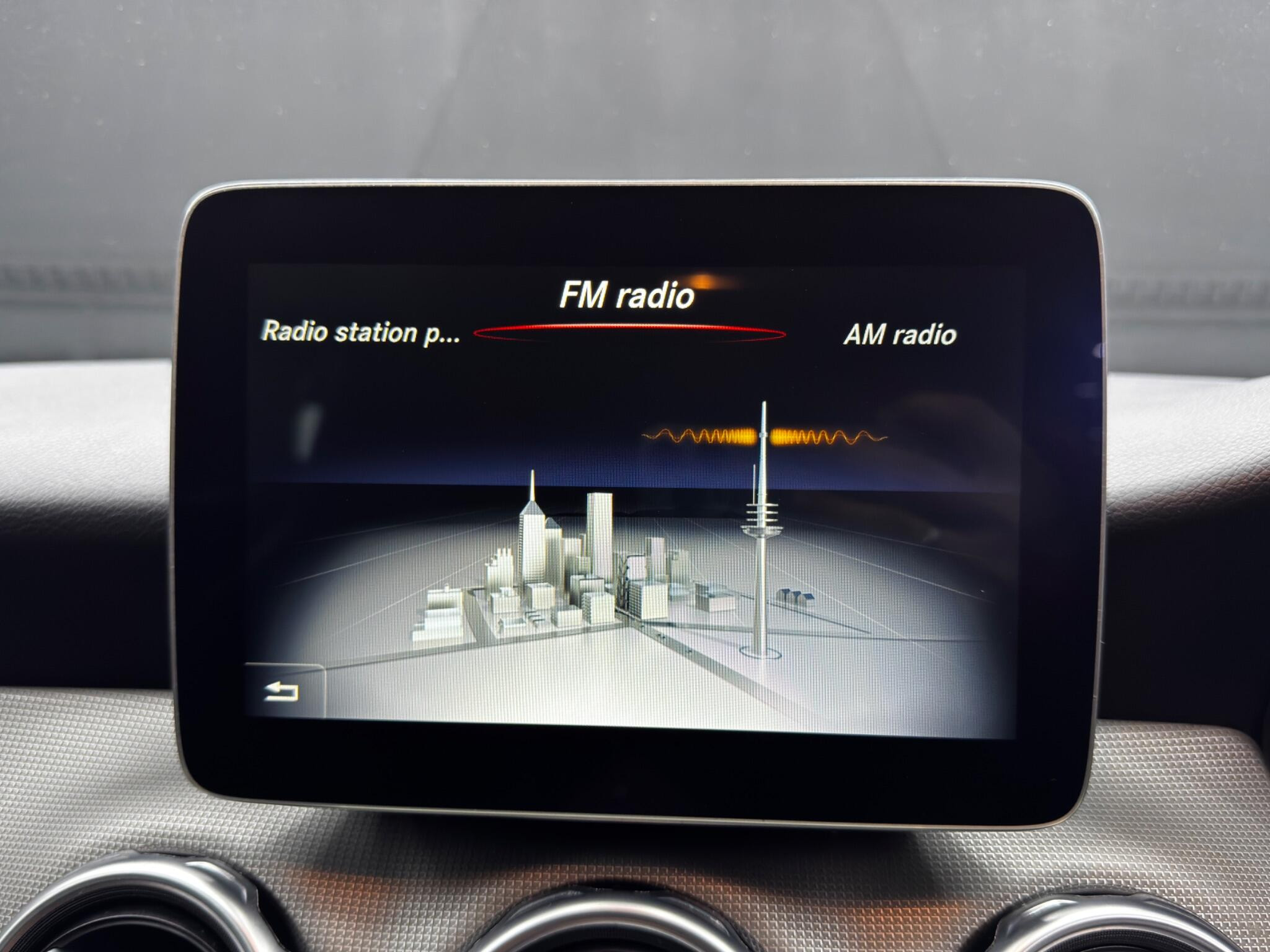 Mercedes-Benz GLA 1.6 GLA180 Urban Edition Euro 6 (s/s) 5dr 5dr Manual 2026