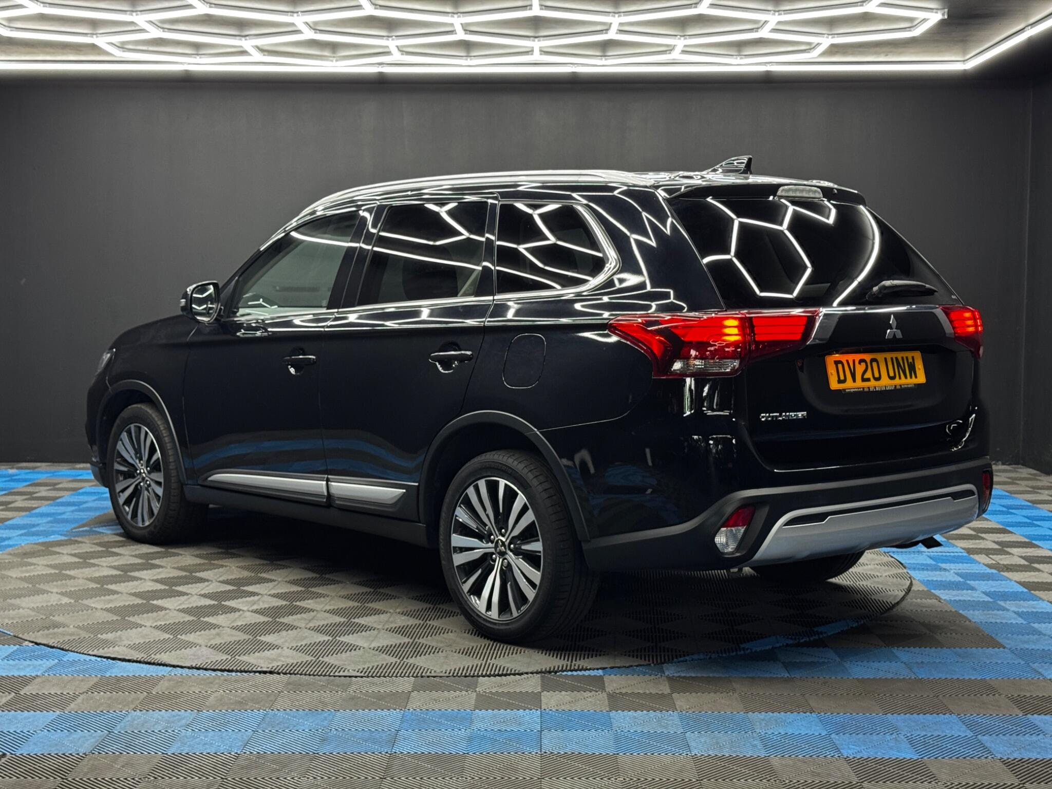 Mitsubishi Outlander 2.0 MIVEC Exceed CVT 4WD Euro 6 (s/s) 5dr 5dr Automatic 2026