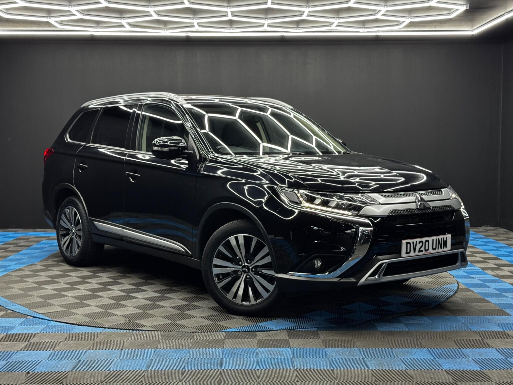Mitsubishi Outlander 2.0 MIVEC Exceed CVT 4WD Euro 6 (s/s) 5dr 5dr Automatic 2026