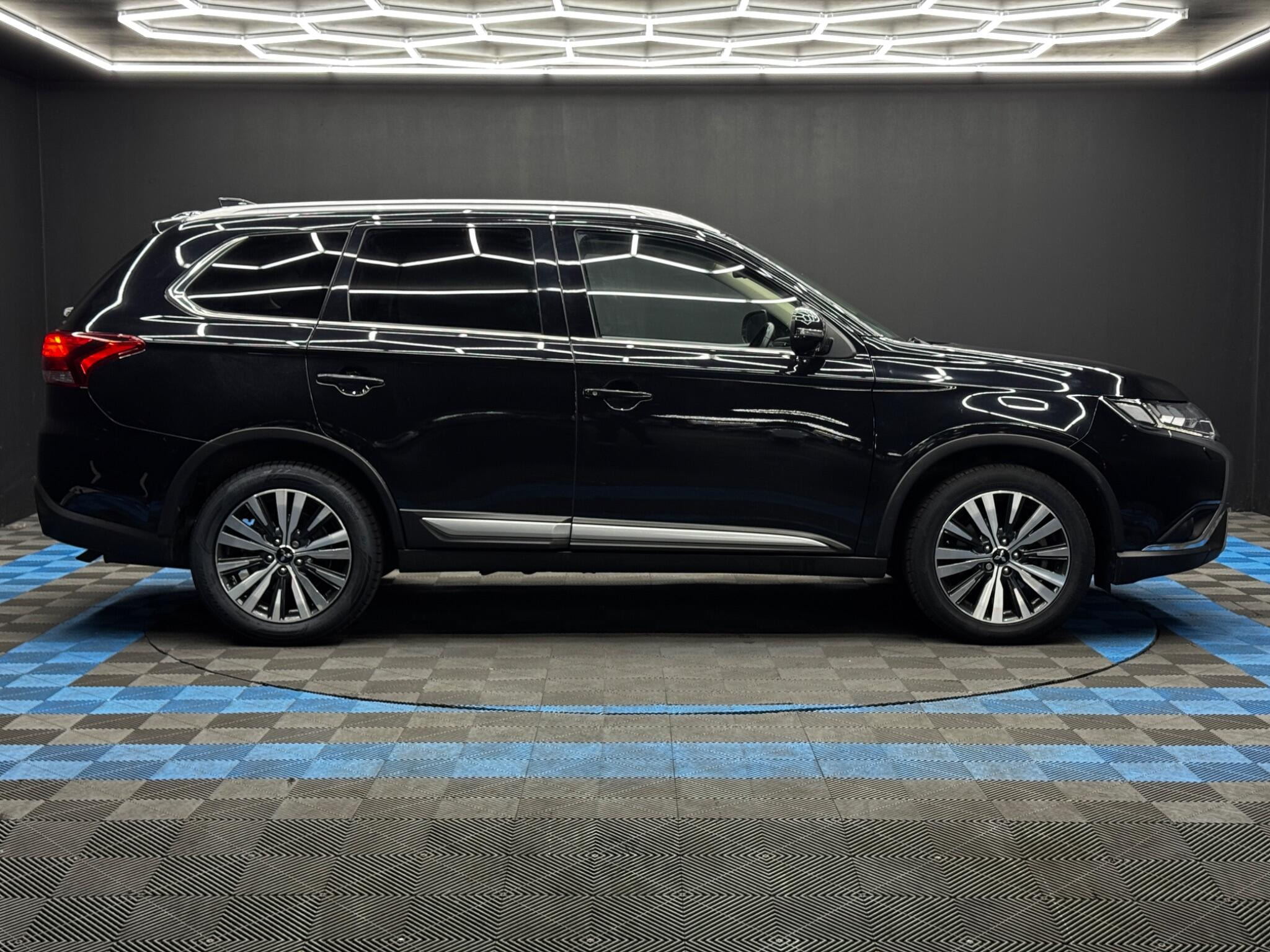 Mitsubishi Outlander 2.0 MIVEC Exceed CVT 4WD Euro 6 (s/s) 5dr 5dr Automatic 2026