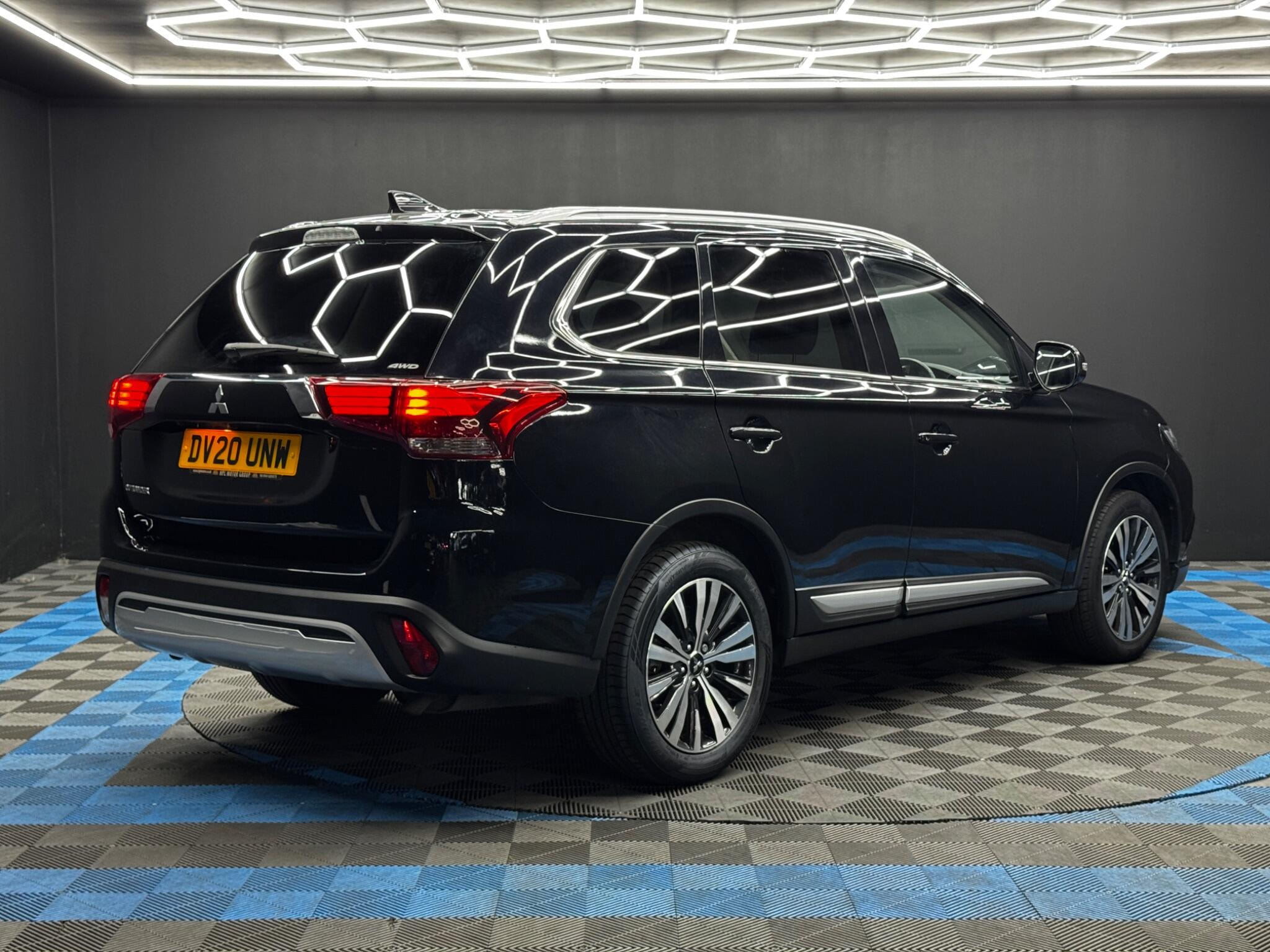 Mitsubishi Outlander 2.0 MIVEC Exceed CVT 4WD Euro 6 (s/s) 5dr 5dr Automatic 2026