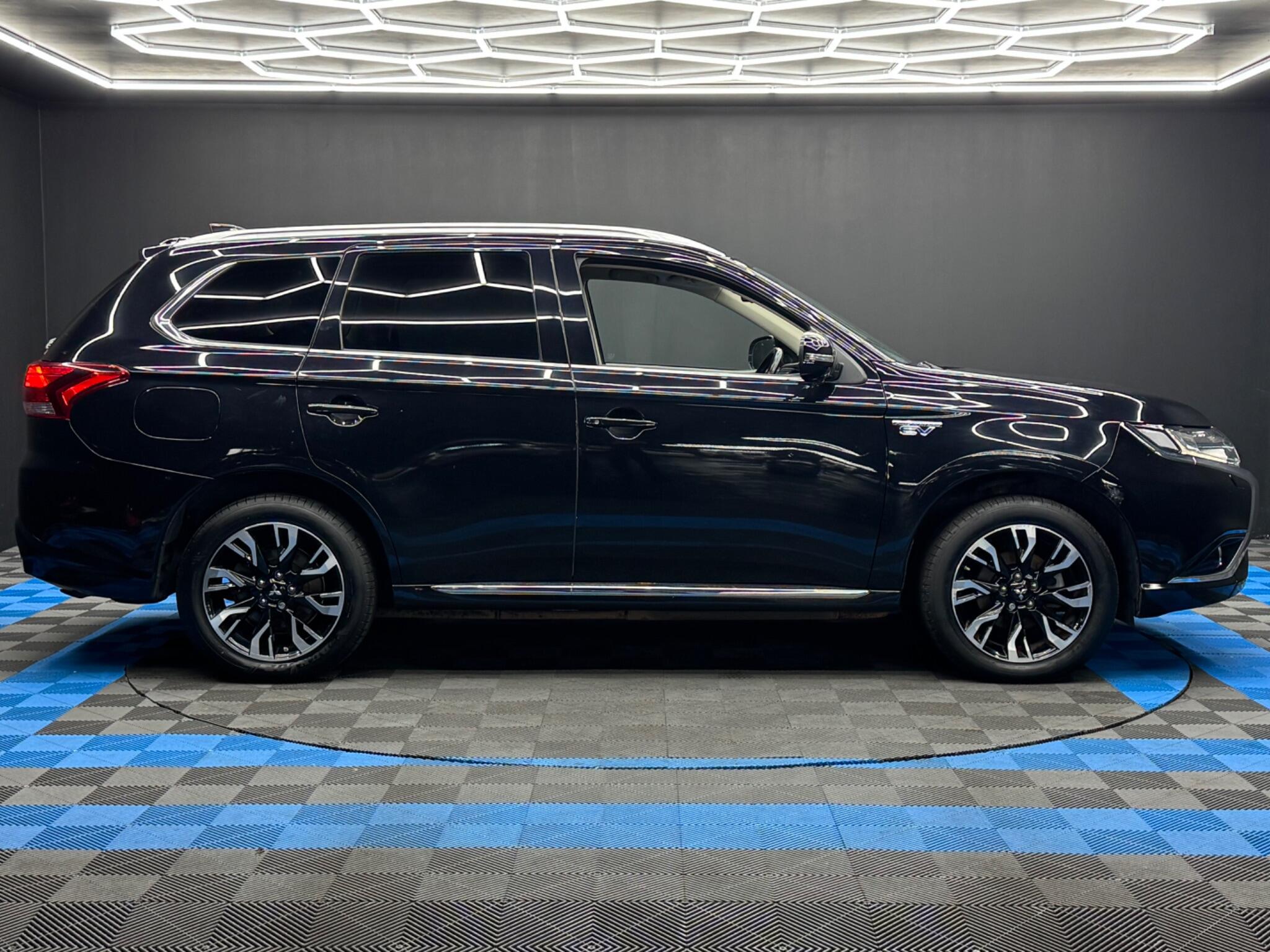 Mitsubishi Outlander 2.0h 12kWh 4h CVT 4WD Euro 6 (s/s) 5dr 5dr Automatic 2026