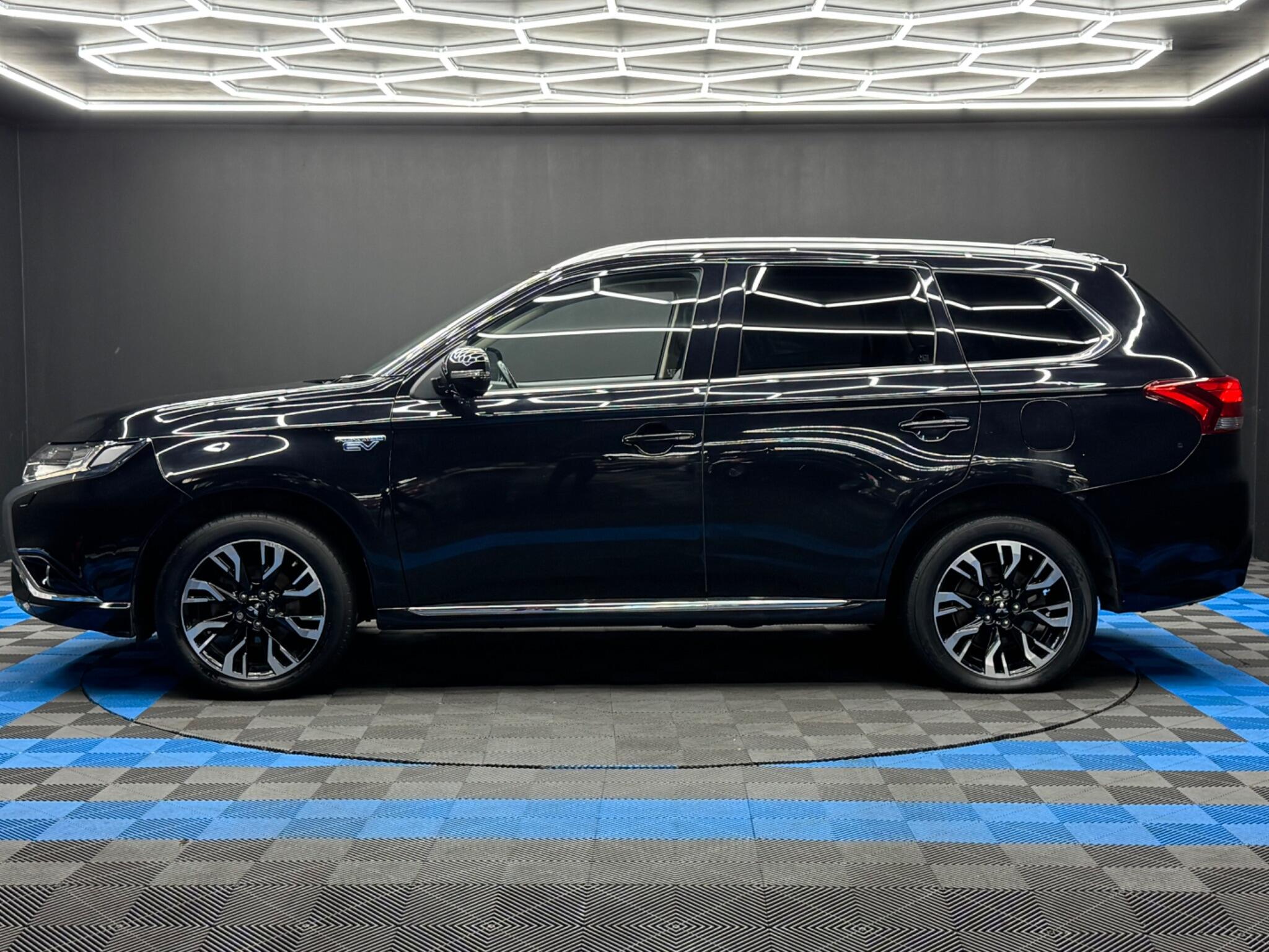 Mitsubishi Outlander 2.0h 12kWh 4h CVT 4WD Euro 6 (s/s) 5dr 5dr Automatic 2026