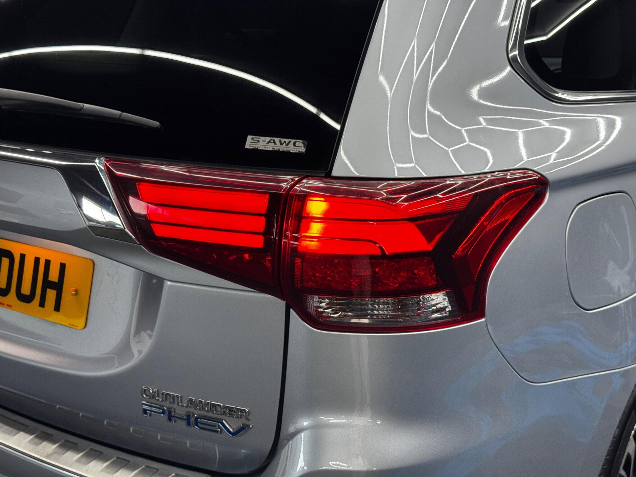 Mitsubishi Outlander 2.0h 12kWh Juro CVT 4WD Euro 6 (s/s) 5dr 5dr Automatic 2026
