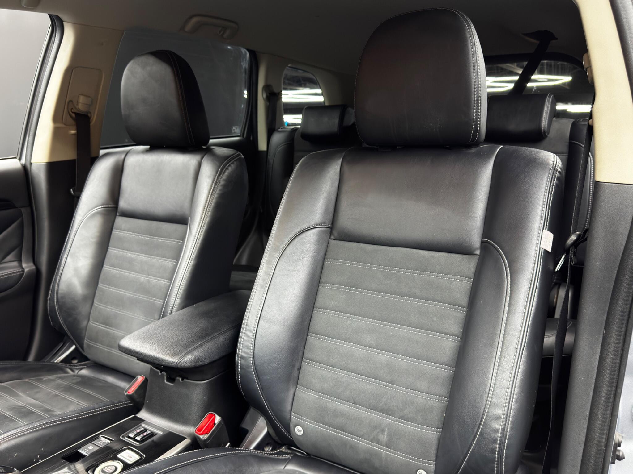 Mitsubishi Outlander 2.0h 12kWh Juro CVT 4WD Euro 6 (s/s) 5dr 5dr Automatic 2026