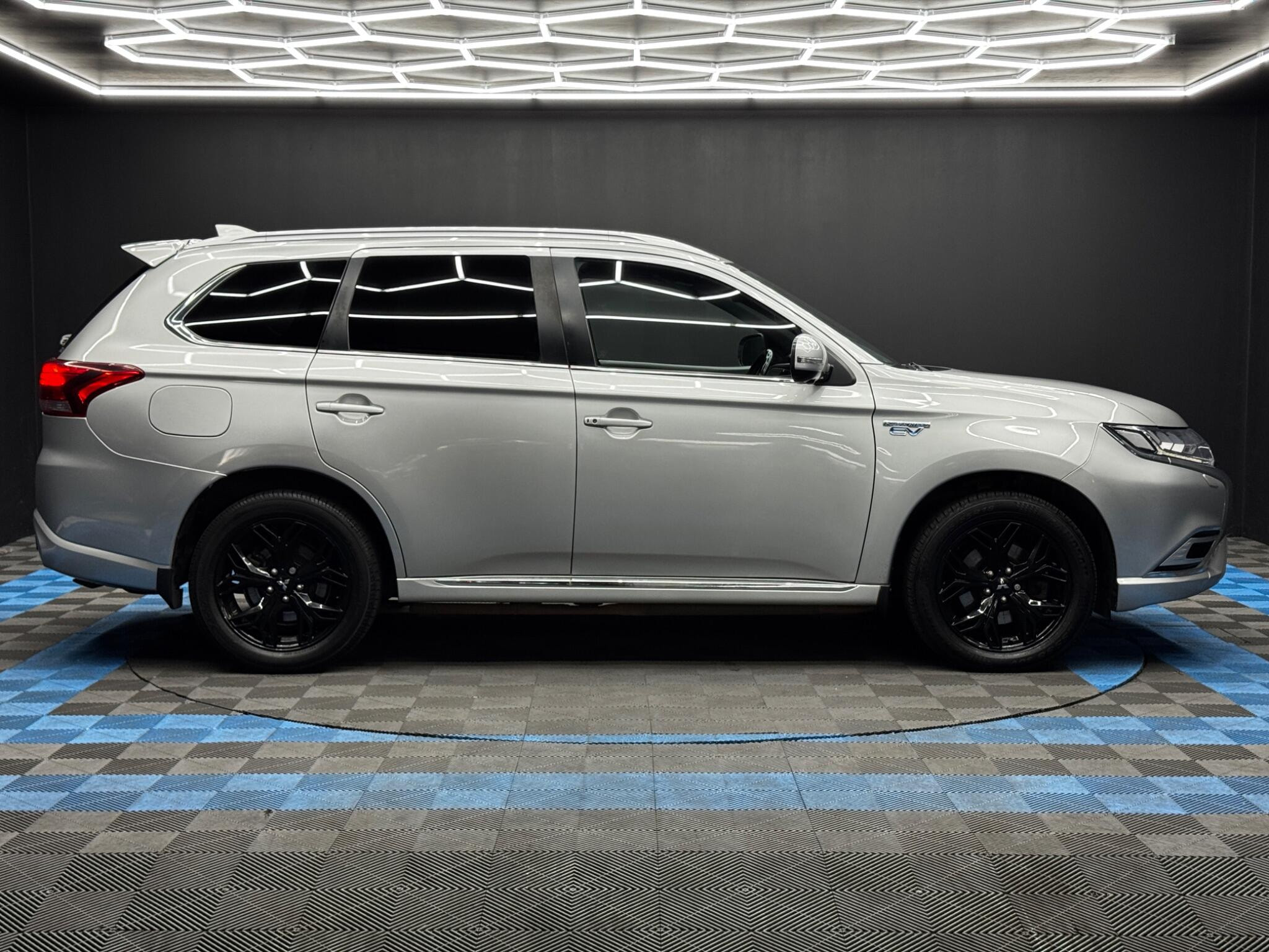 Mitsubishi Outlander 2.4h TwinMotor 13.8kWh 4h CVT 4WD Euro 6 (s/s) 5dr 5dr Automatic 2026