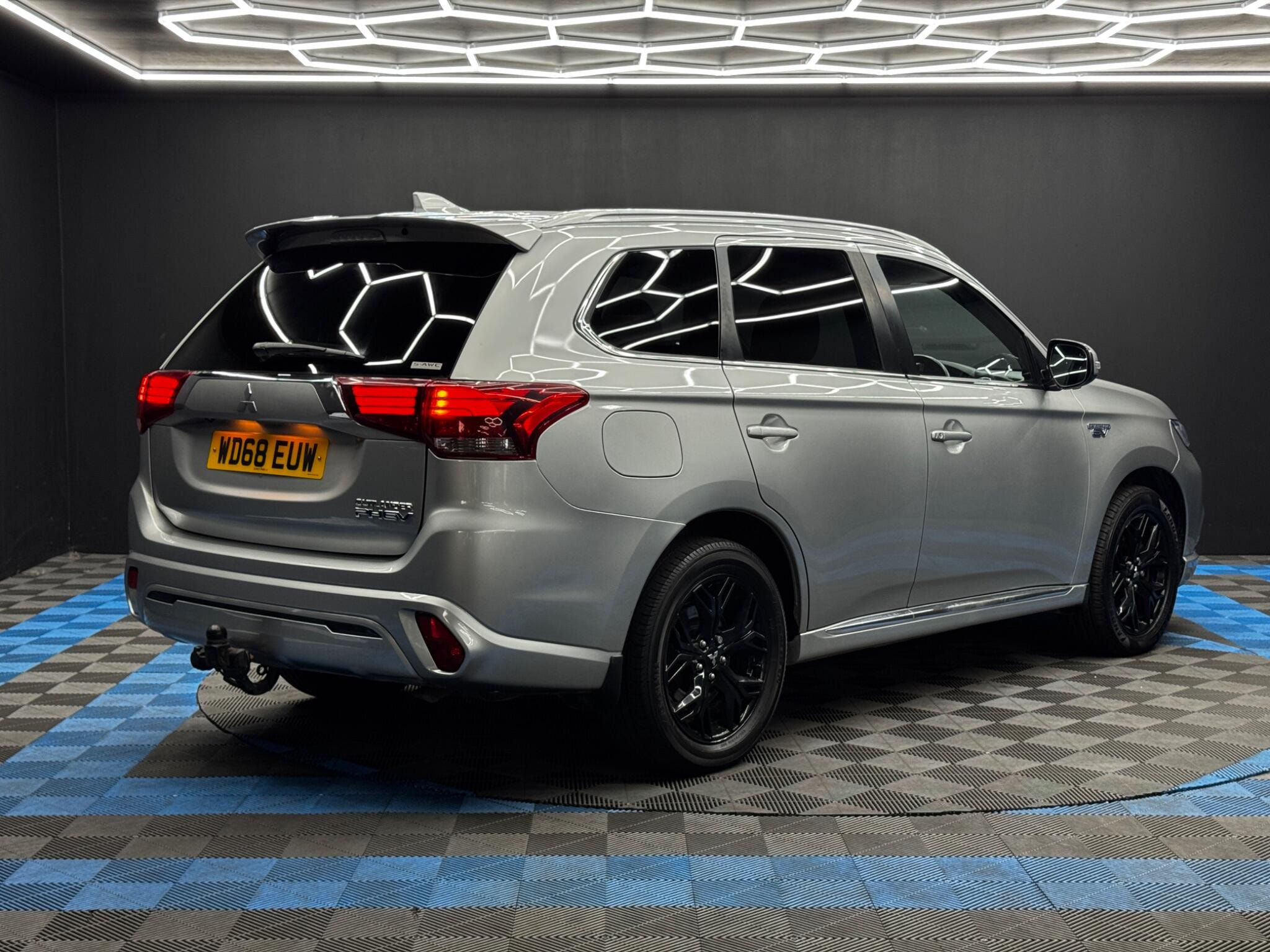 Mitsubishi Outlander 2.4h TwinMotor 13.8kWh 4h CVT 4WD Euro 6 (s/s) 5dr 5dr Automatic 2026