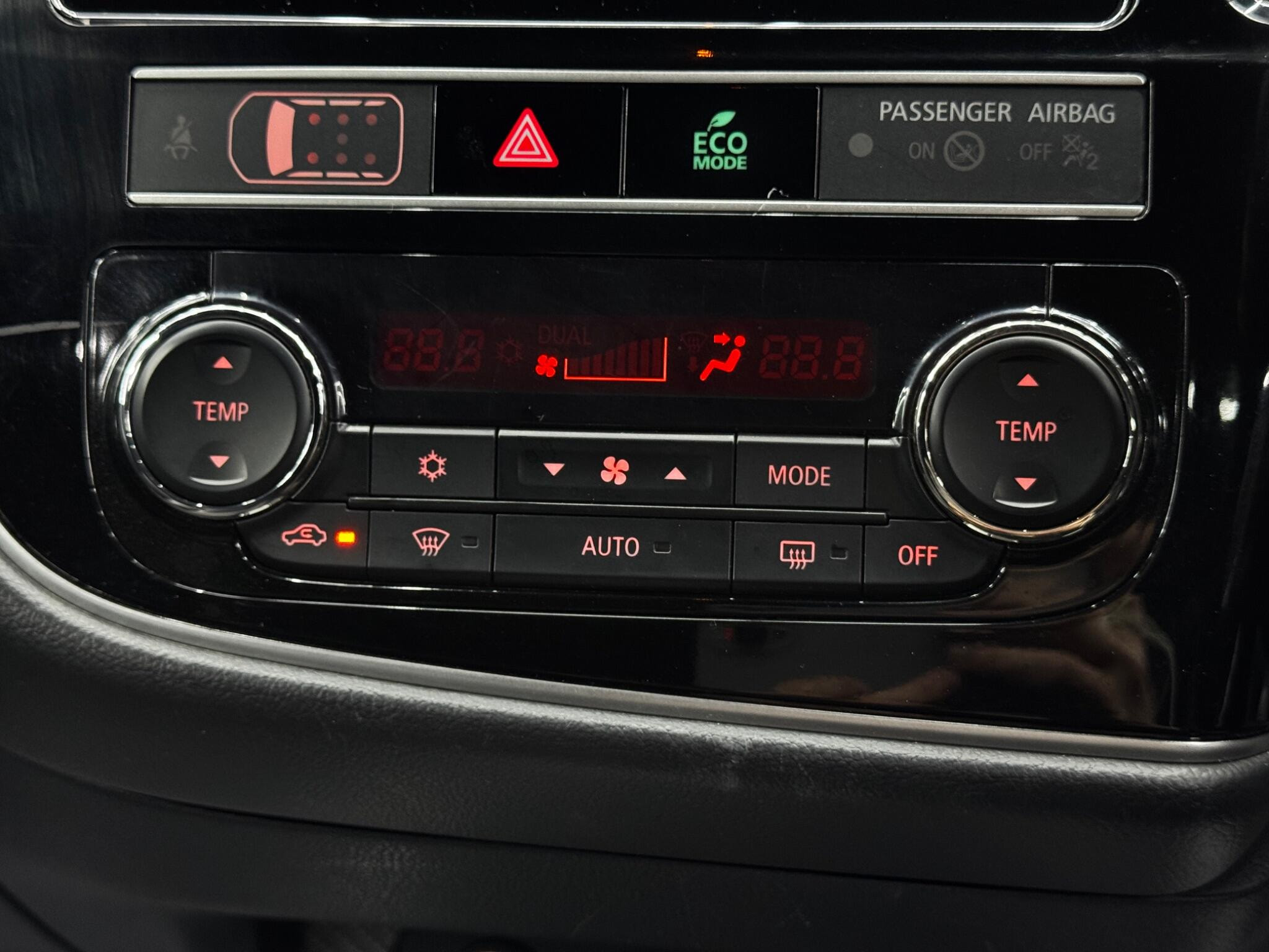 Mitsubishi Outlander 2.4h TwinMotor 13.8kWh 4h CVT 4WD Euro 6 (s/s) 5dr 5dr Automatic 2026