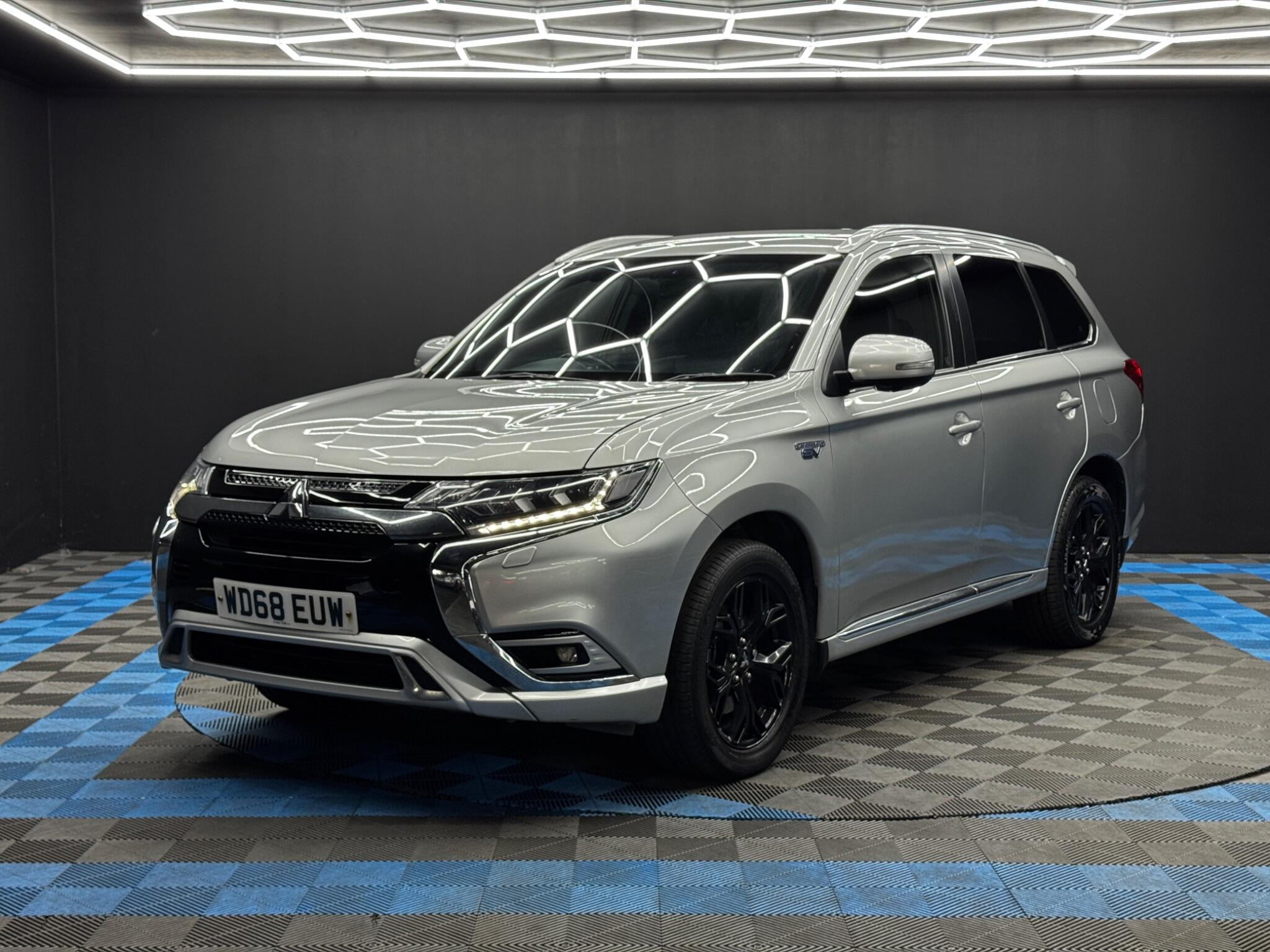 Mitsubishi Outlander 2.4h TwinMotor 13.8kWh 4h CVT 4WD Euro 6 (s/s) 5dr 5dr Automatic 2026