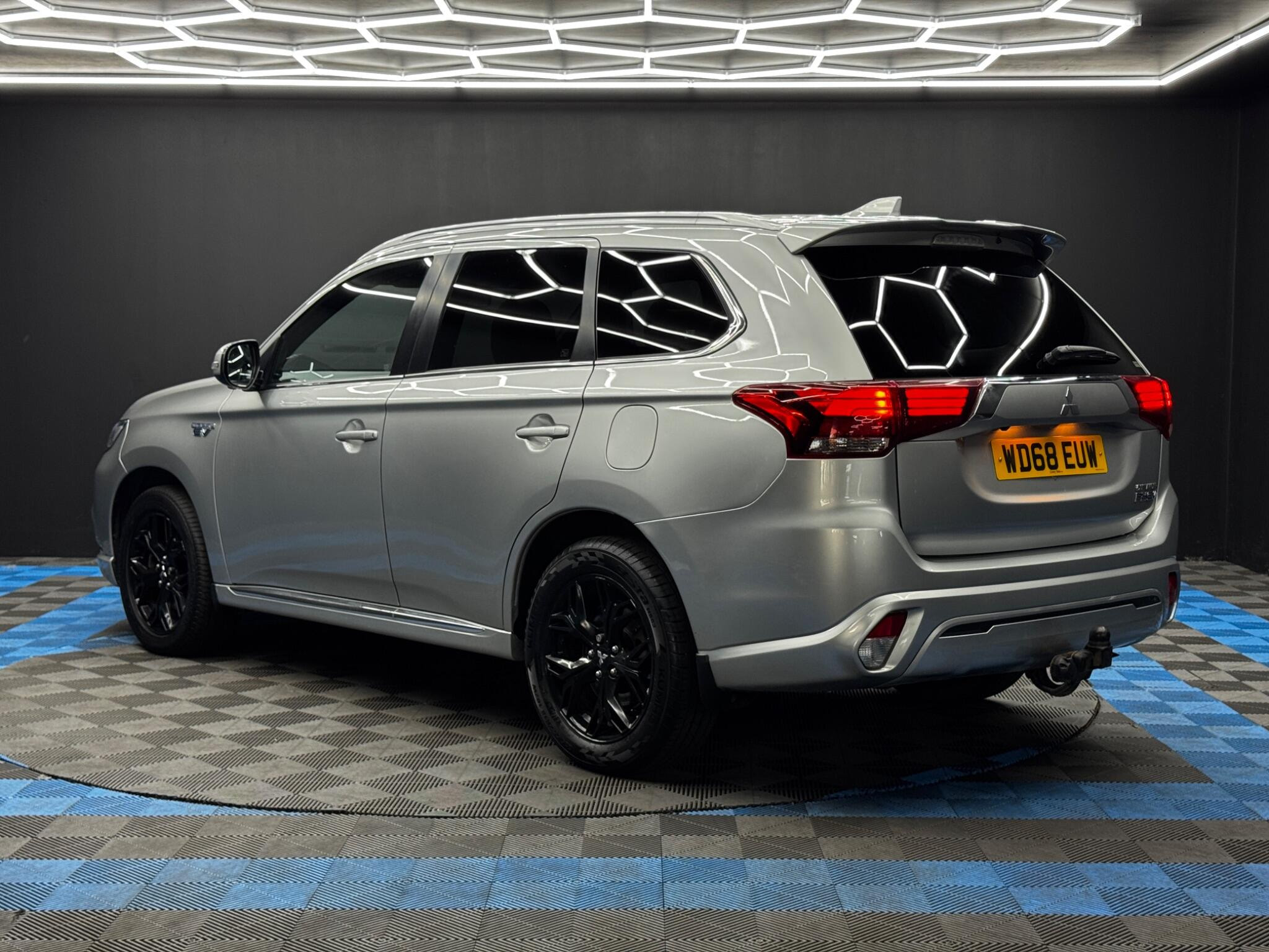 Mitsubishi Outlander 2.4h TwinMotor 13.8kWh 4h CVT 4WD Euro 6 (s/s) 5dr 5dr Automatic 2026