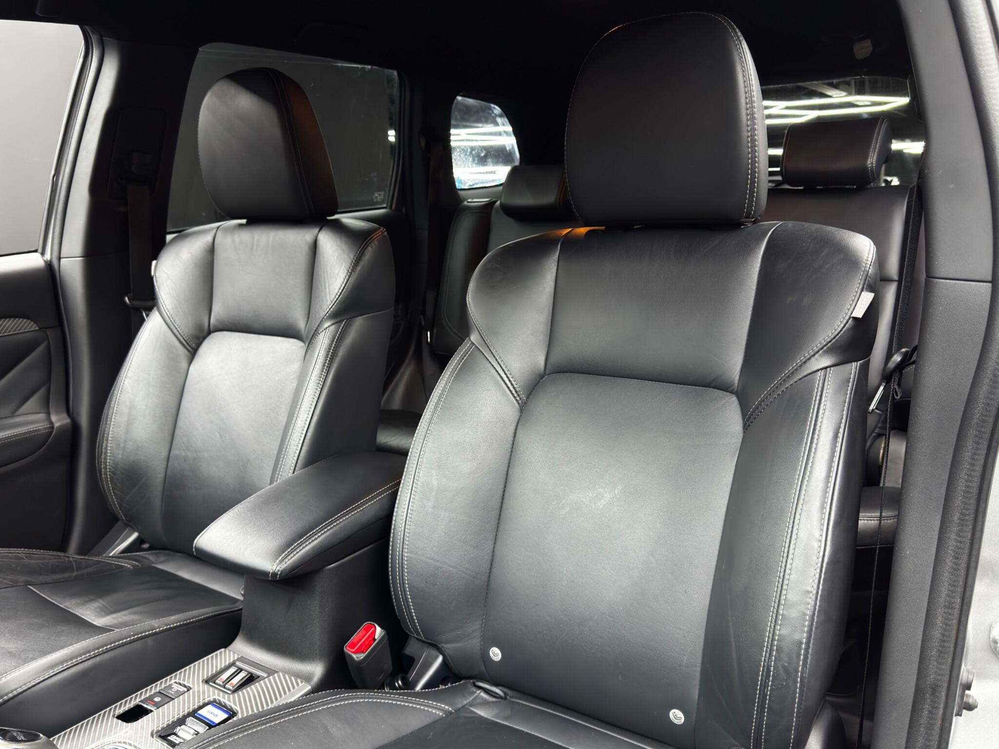 Mitsubishi Outlander 2.4h TwinMotor 13.8kWh 4h CVT 4WD Euro 6 (s/s) 5dr 5dr Automatic 2026