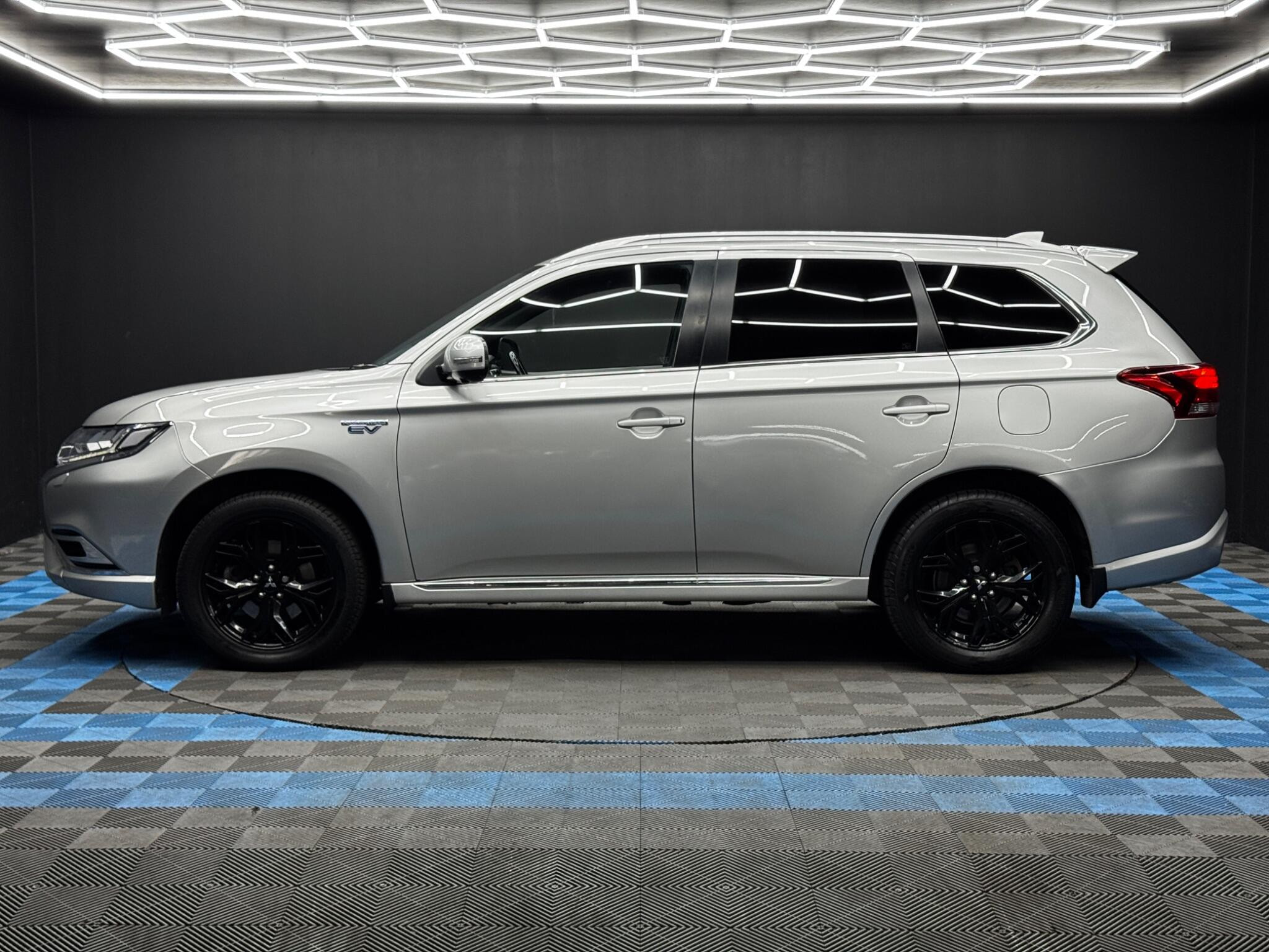 Mitsubishi Outlander 2.4h TwinMotor 13.8kWh 4h CVT 4WD Euro 6 (s/s) 5dr 5dr Automatic 2026