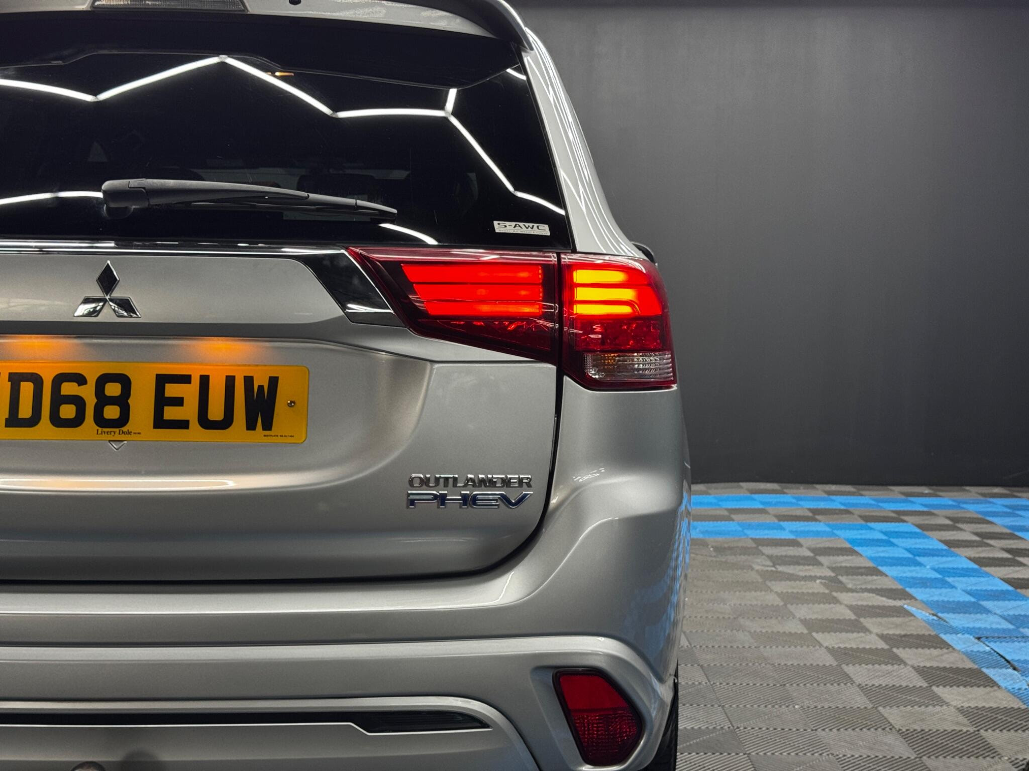Mitsubishi Outlander 2.4h TwinMotor 13.8kWh 4h CVT 4WD Euro 6 (s/s) 5dr 5dr Automatic 2026