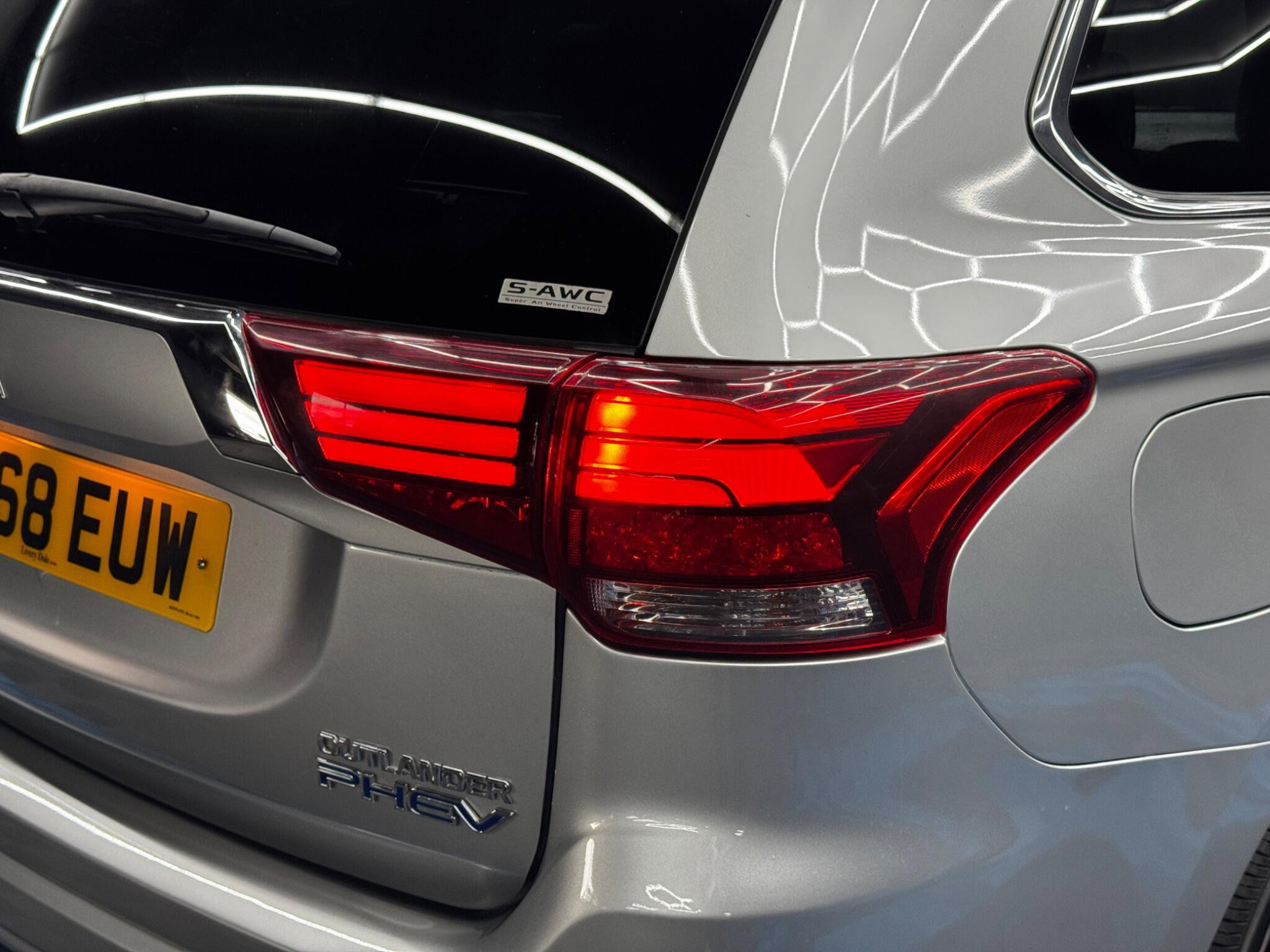 Mitsubishi Outlander 2.4h TwinMotor 13.8kWh 4h CVT 4WD Euro 6 (s/s) 5dr 5dr Automatic 2026