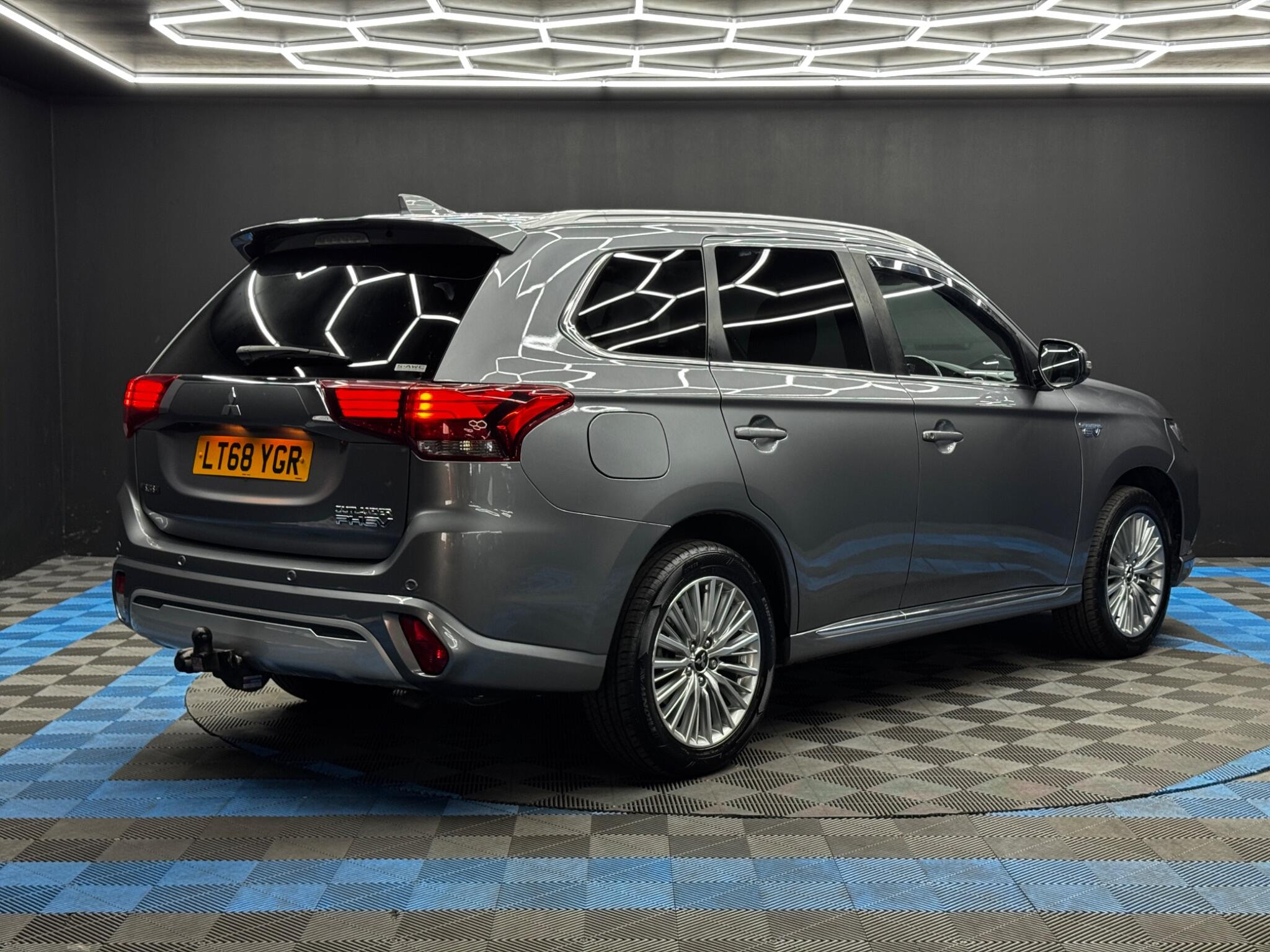 Mitsubishi Outlander 2.4h TwinMotor 13.8kWh 4hs CVT 4WD Euro 6 (s/s) 5dr 5dr Automatic 2026