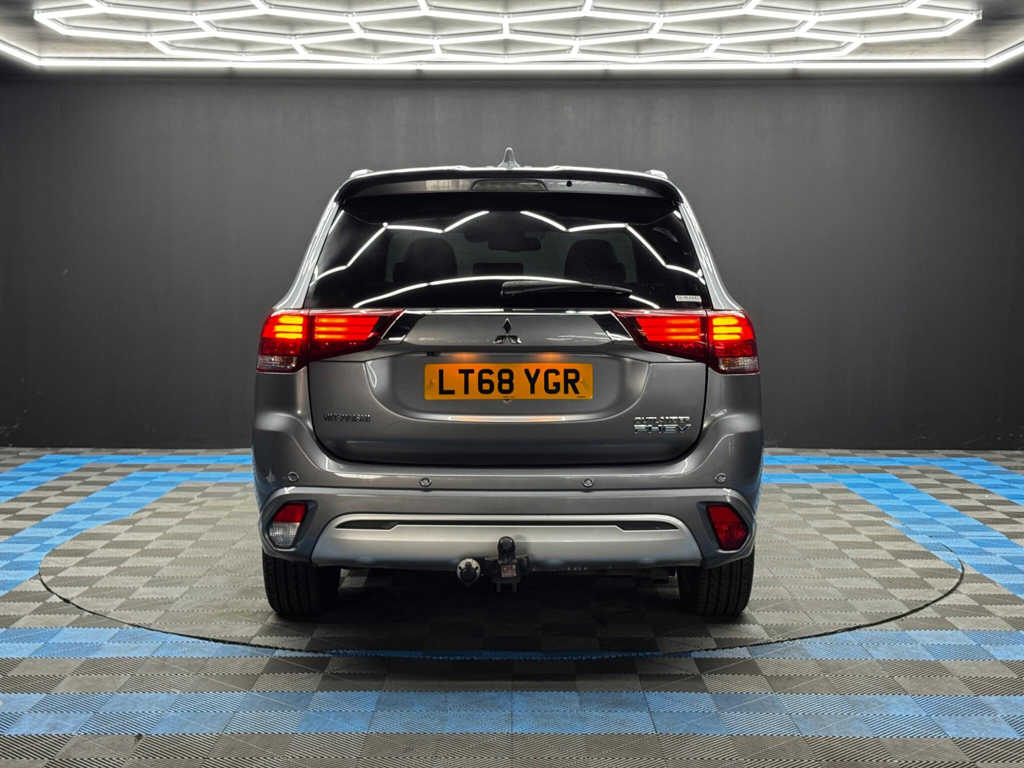 Mitsubishi Outlander 2.4h TwinMotor 13.8kWh 4hs CVT 4WD Euro 6 (s/s) 5dr 5dr Automatic 2026