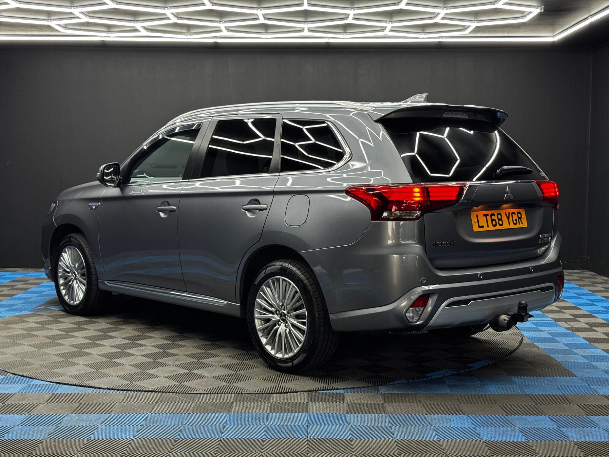 Mitsubishi Outlander 2.4h TwinMotor 13.8kWh 4hs CVT 4WD Euro 6 (s/s) 5dr 5dr Automatic 2026
