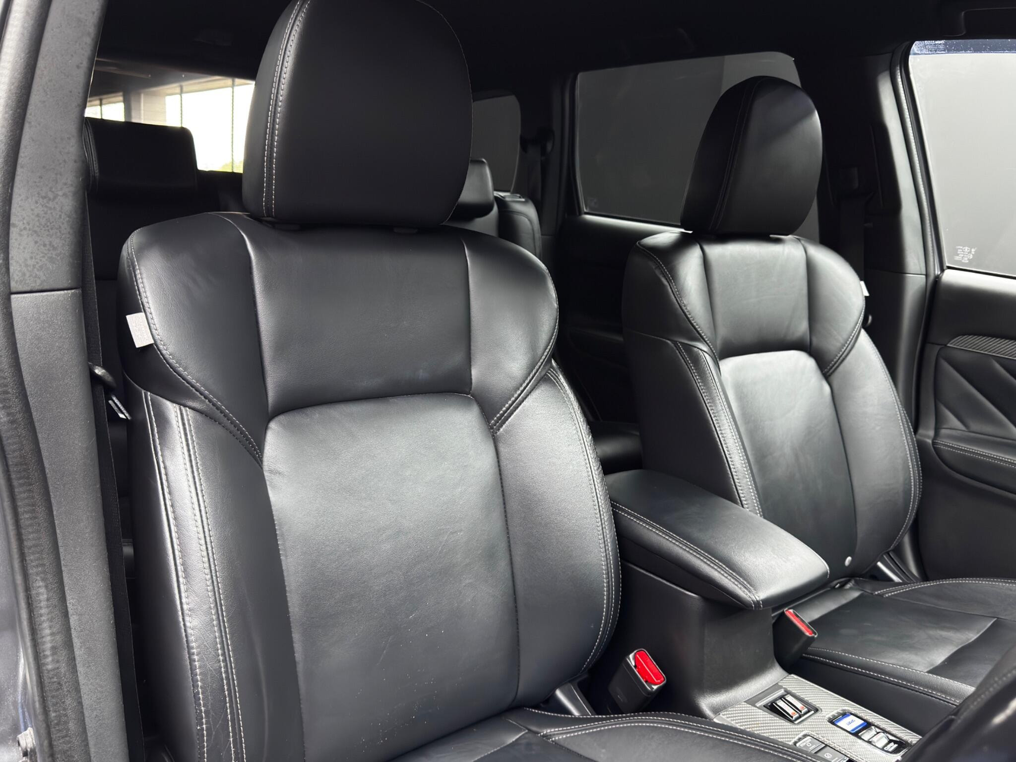 Mitsubishi Outlander 2.4h TwinMotor 13.8kWh 4hs CVT 4WD Euro 6 (s/s) 5dr 5dr Automatic 2026