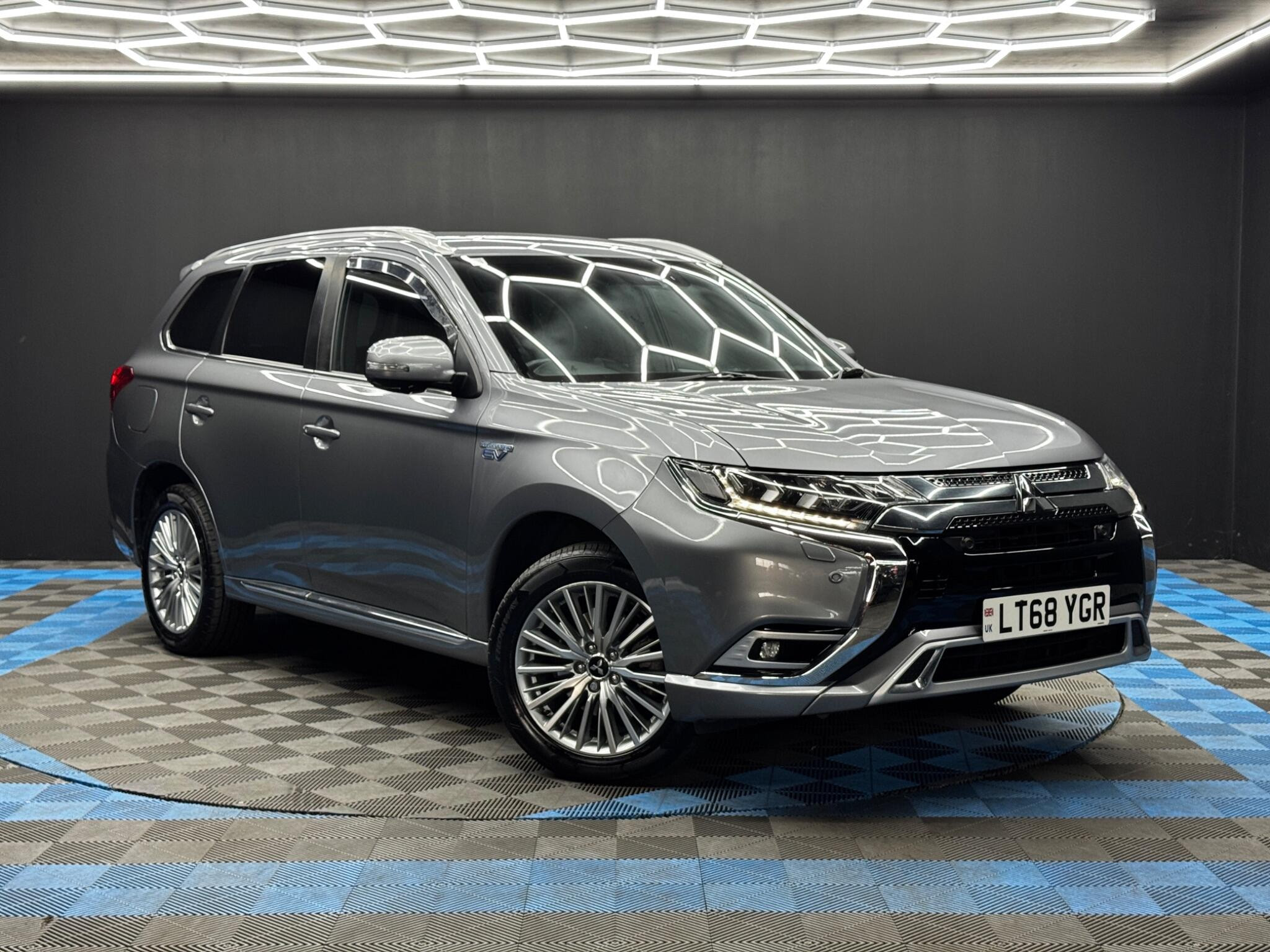 Mitsubishi Outlander 2.4h TwinMotor 13.8kWh 4hs CVT 4WD Euro 6 (s/s) 5dr 5dr Automatic 2026