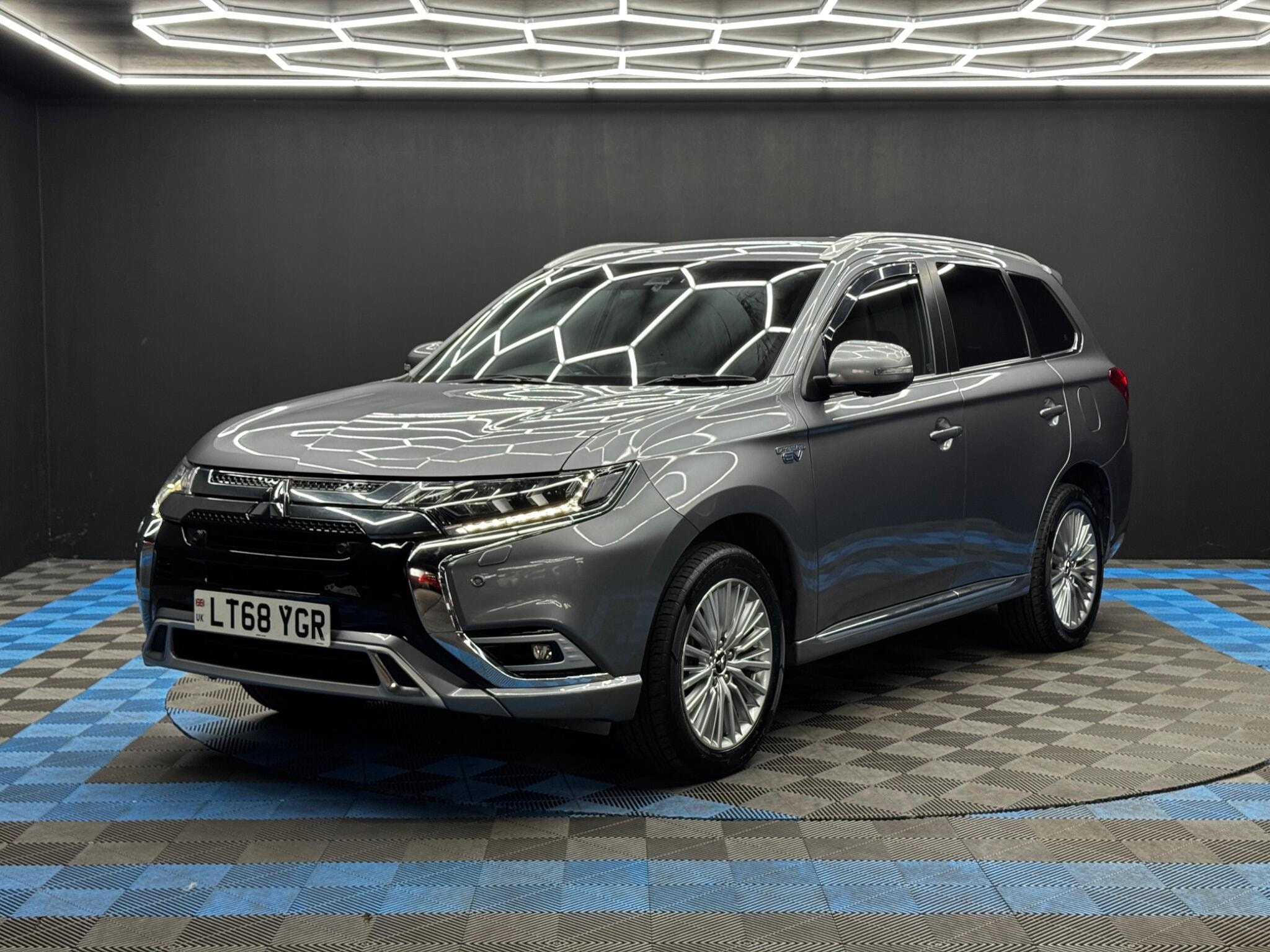 Mitsubishi Outlander 2.4h TwinMotor 13.8kWh 4hs CVT 4WD Euro 6 (s/s) 5dr 5dr Automatic 2026