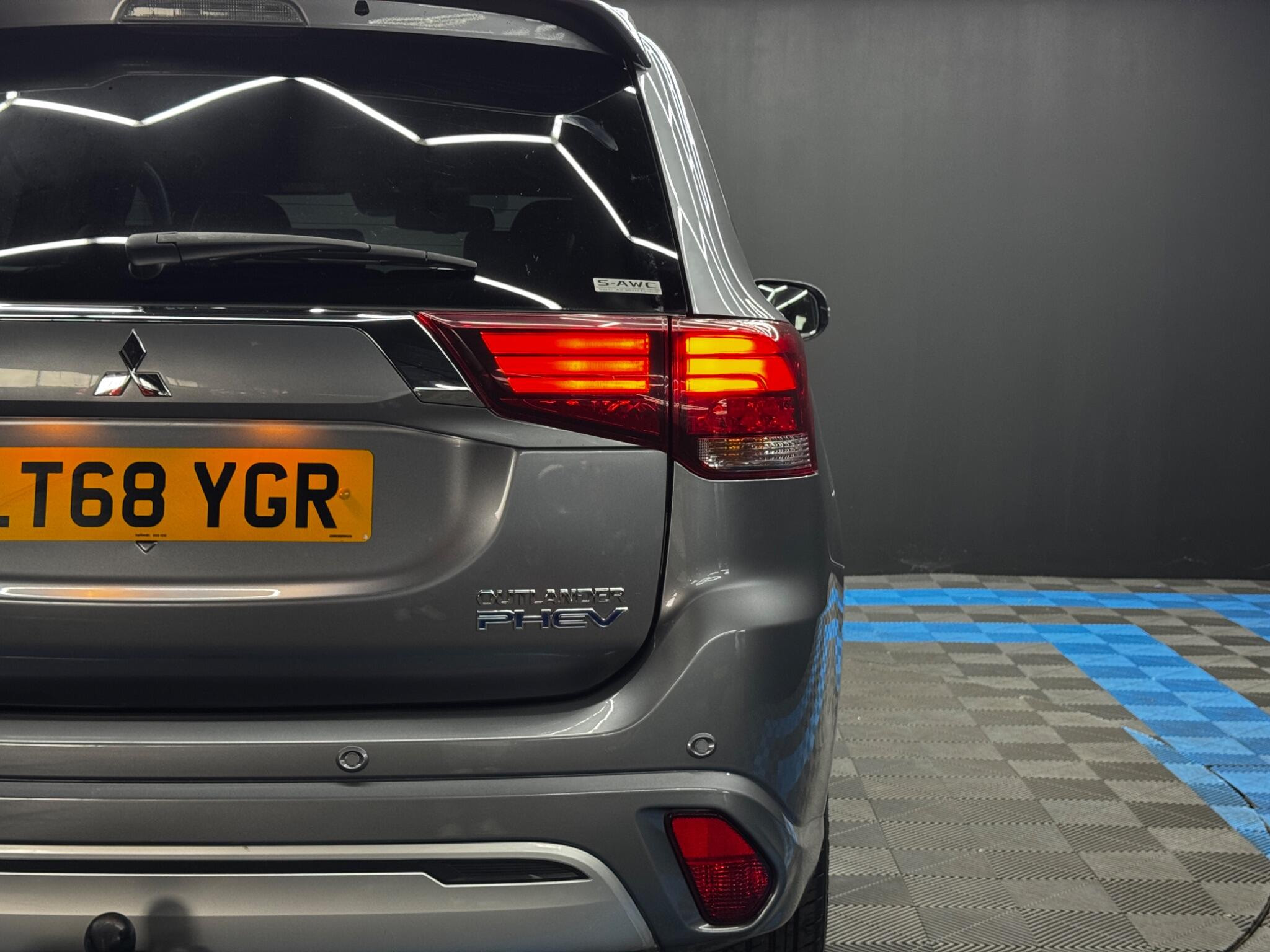 Mitsubishi Outlander 2.4h TwinMotor 13.8kWh 4hs CVT 4WD Euro 6 (s/s) 5dr 5dr Automatic 2026