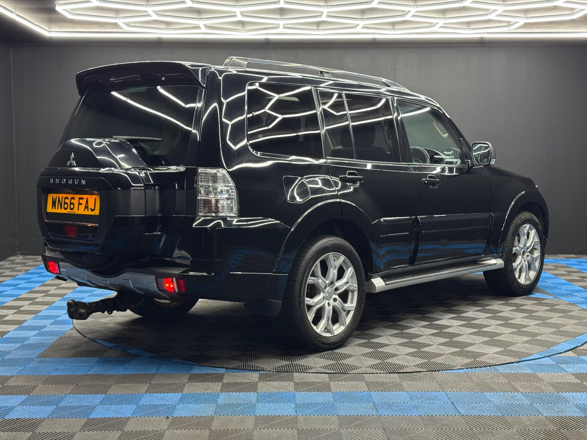 Mitsubishi Shogun 3.2 DI-DC SG5 Auto 4WD Euro 6 5dr LWB 5dr Automatic 2026