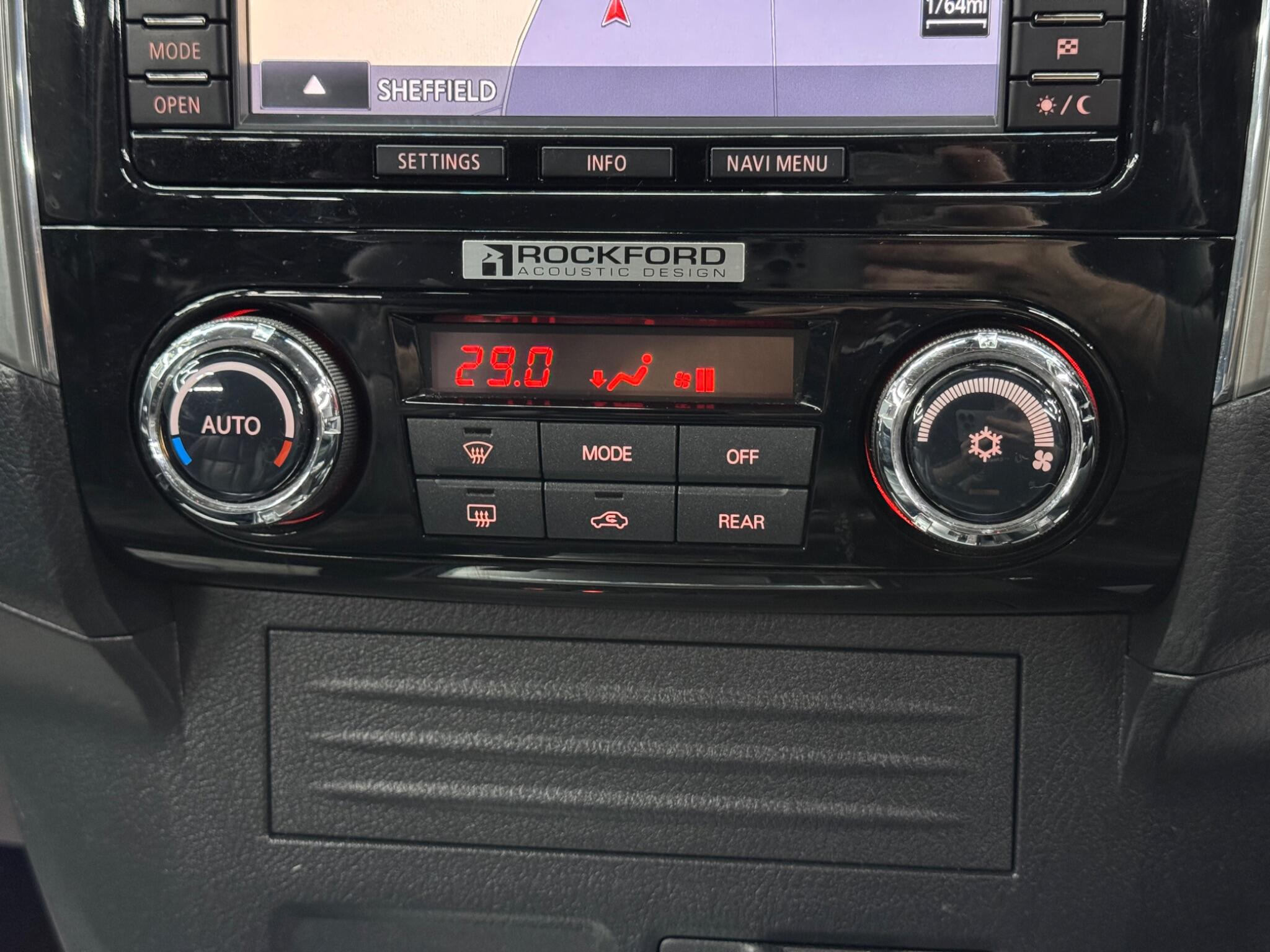 Mitsubishi Shogun 3.2 DI-DC SG5 Auto 4WD Euro 6 5dr LWB 5dr Automatic 2026