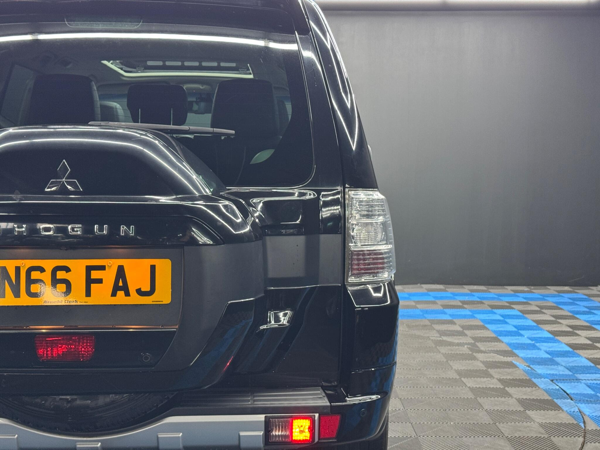 Mitsubishi Shogun 3.2 DI-DC SG5 Auto 4WD Euro 6 5dr LWB 5dr Automatic 2026
