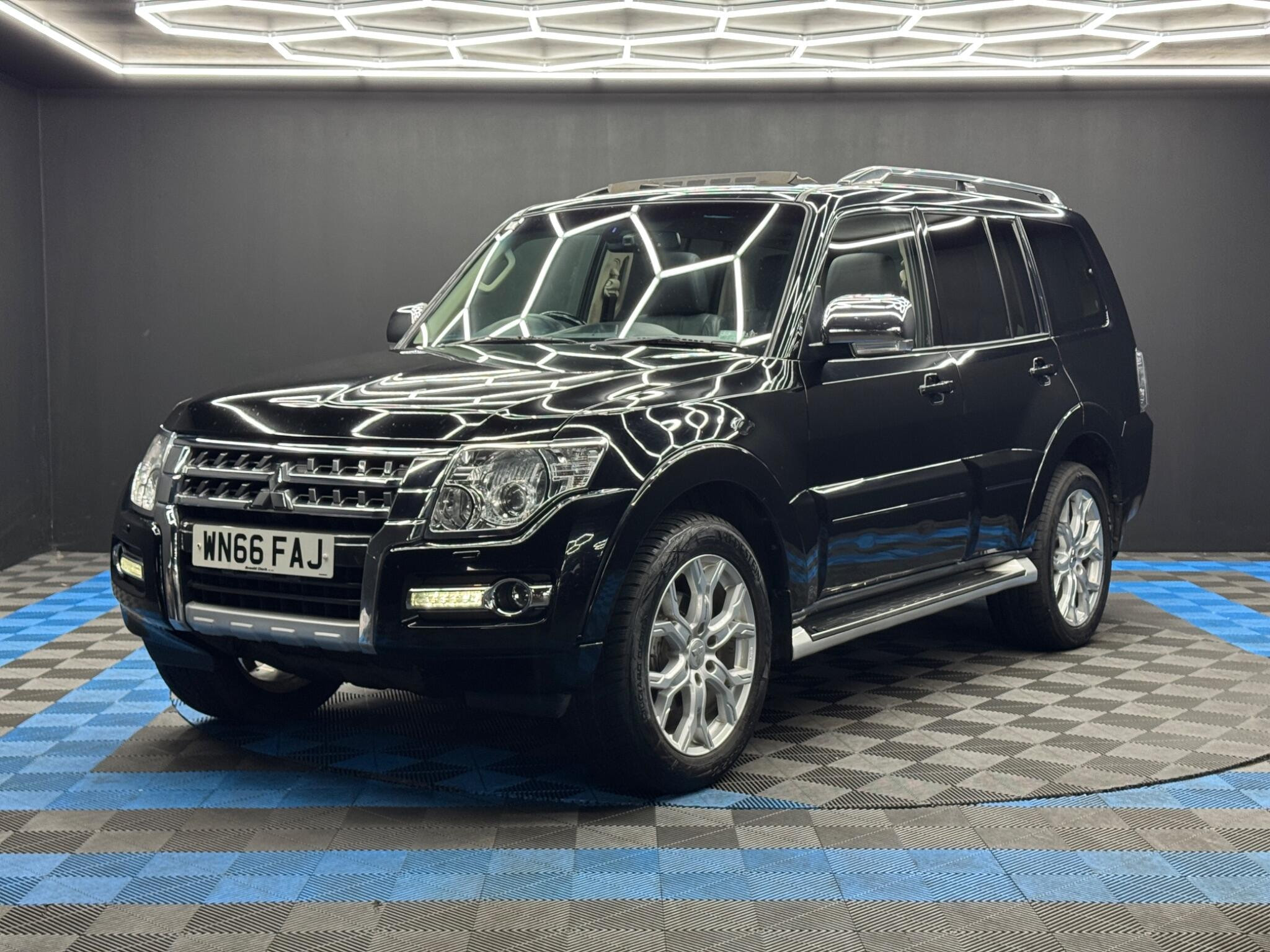 Mitsubishi Shogun 3.2 DI-DC SG5 Auto 4WD Euro 6 5dr LWB 5dr Automatic 2026