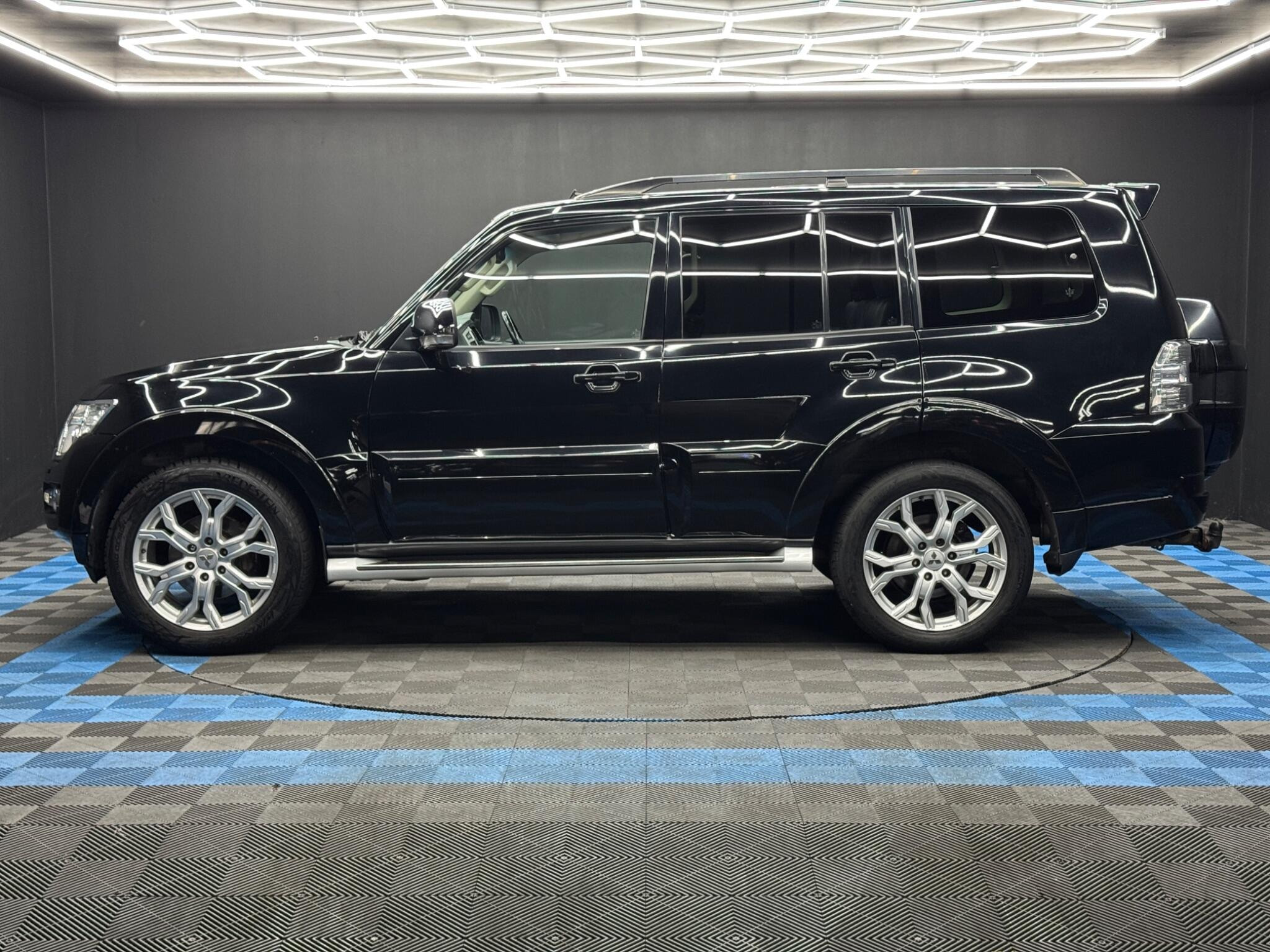 Mitsubishi Shogun 3.2 DI-DC SG5 Auto 4WD Euro 6 5dr LWB 5dr Automatic 2026