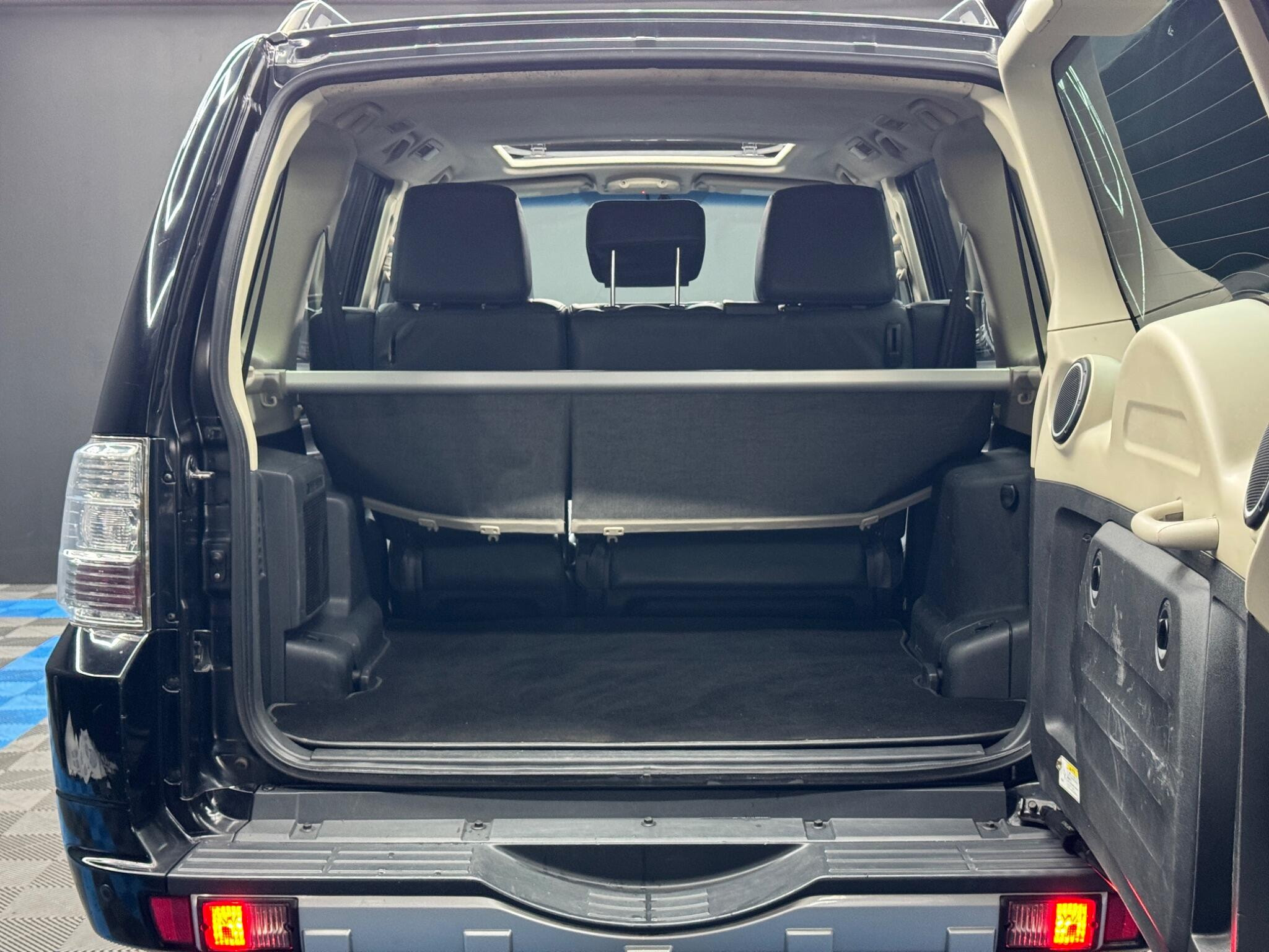 Mitsubishi Shogun 3.2 DI-DC SG5 Auto 4WD Euro 6 5dr LWB 5dr Automatic 2026