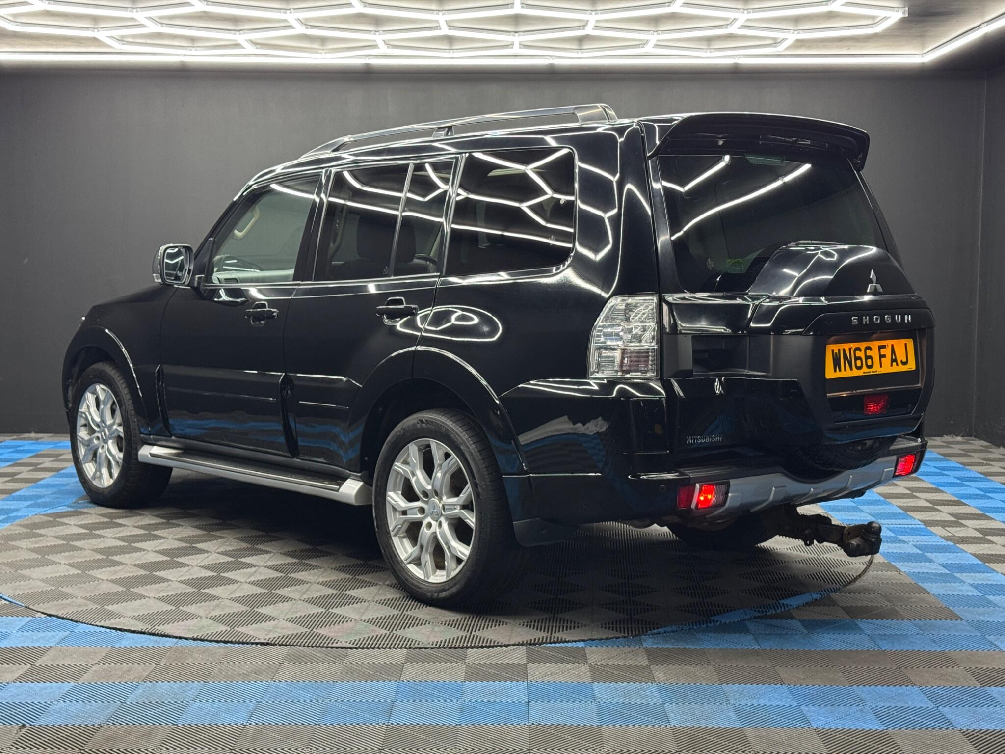 Mitsubishi Shogun 3.2 DI-DC SG5 Auto 4WD Euro 6 5dr LWB 5dr Automatic 2026