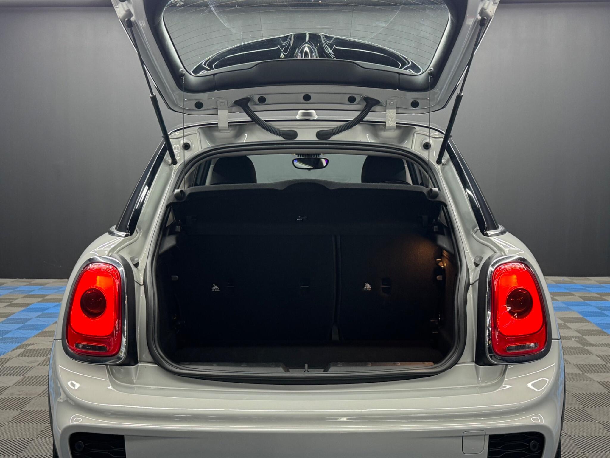 MINI Hatch 1.5 Cooper Auto Euro 6 (s/s) 5dr 5dr Automatic 2026