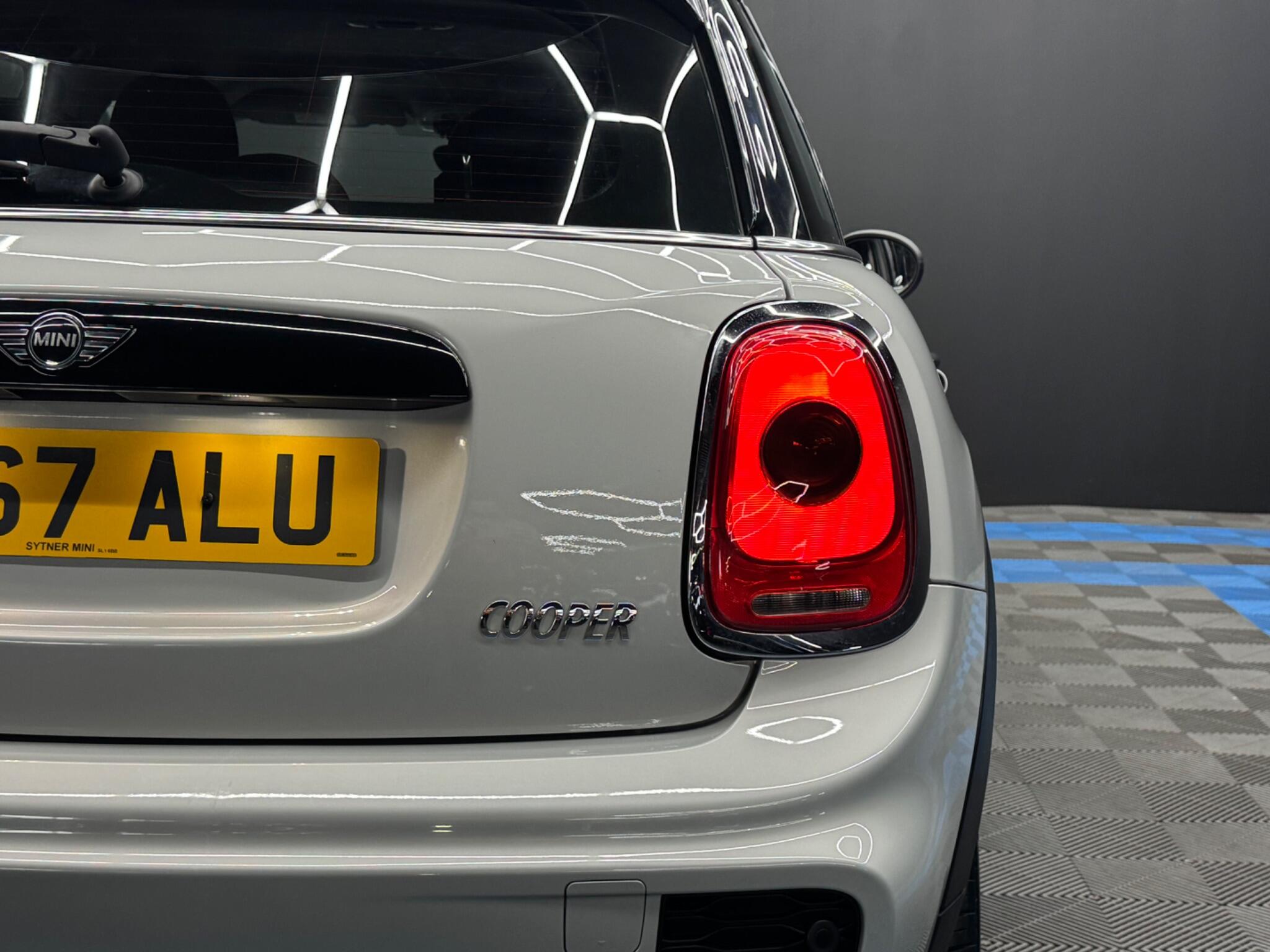 MINI Hatch 1.5 Cooper Auto Euro 6 (s/s) 5dr 5dr Automatic 2026