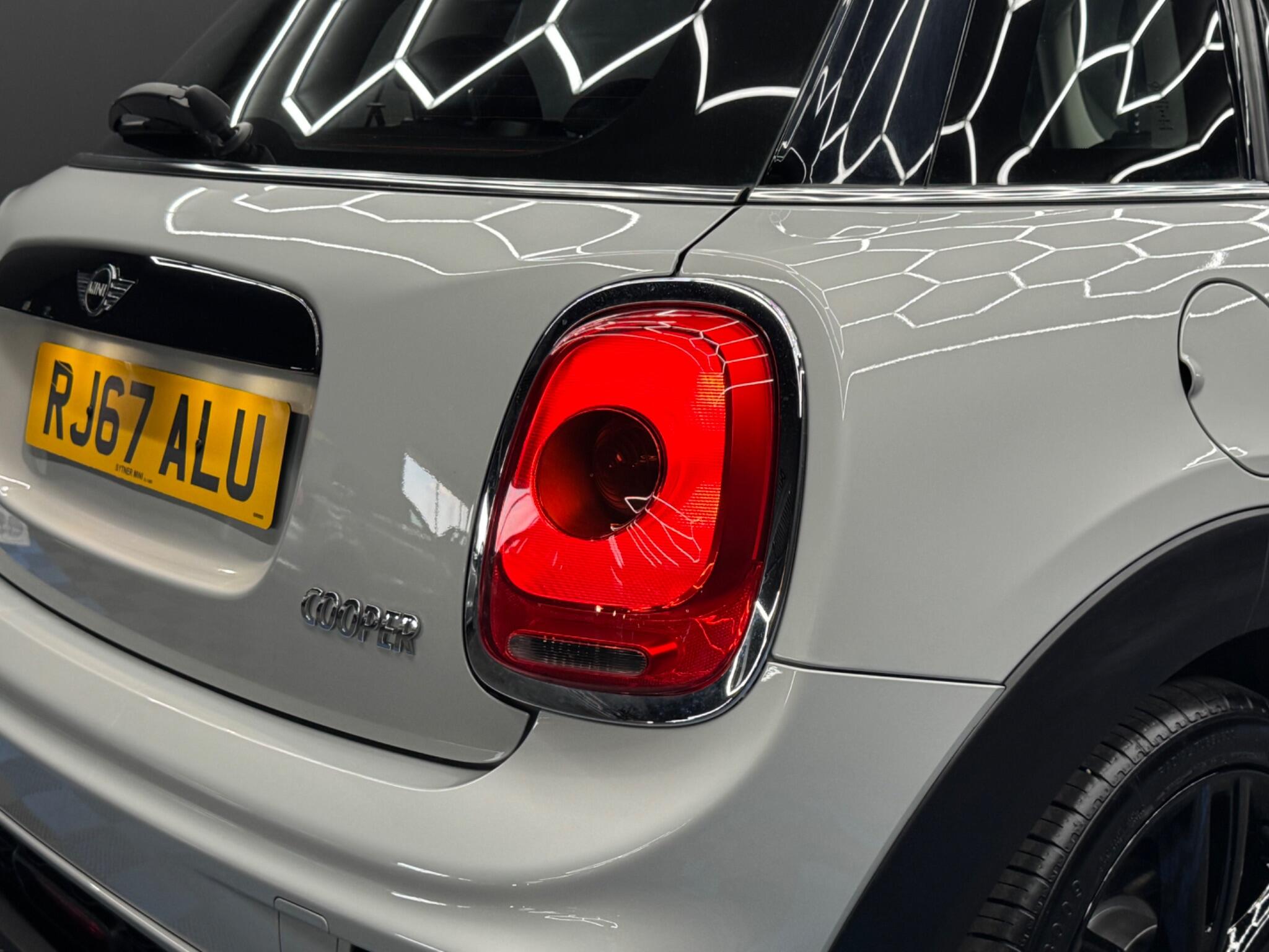 MINI Hatch 1.5 Cooper Auto Euro 6 (s/s) 5dr 5dr Automatic 2026
