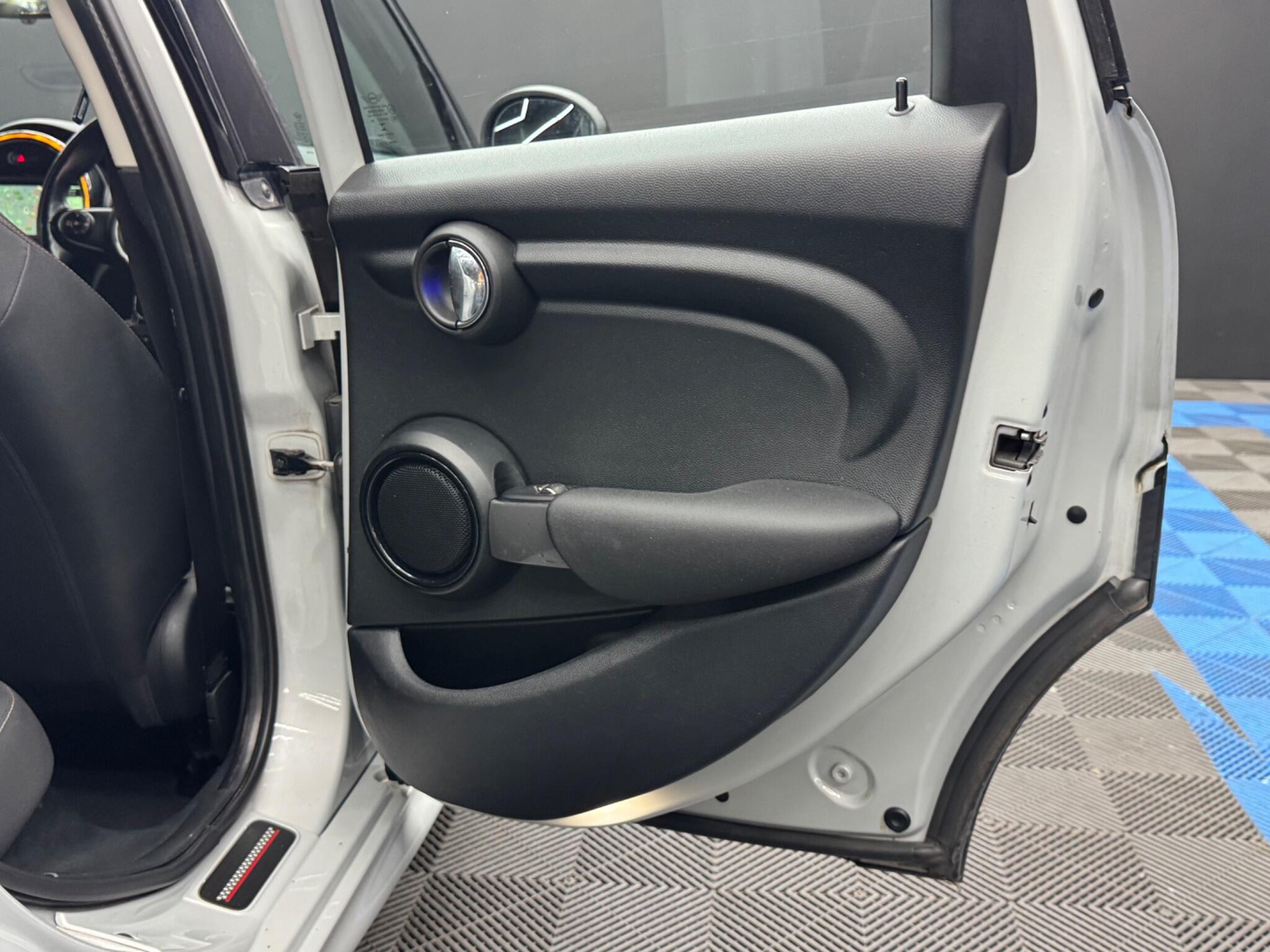 MINI Hatch 1.5 Cooper Auto Euro 6 (s/s) 5dr 5dr Automatic 2026