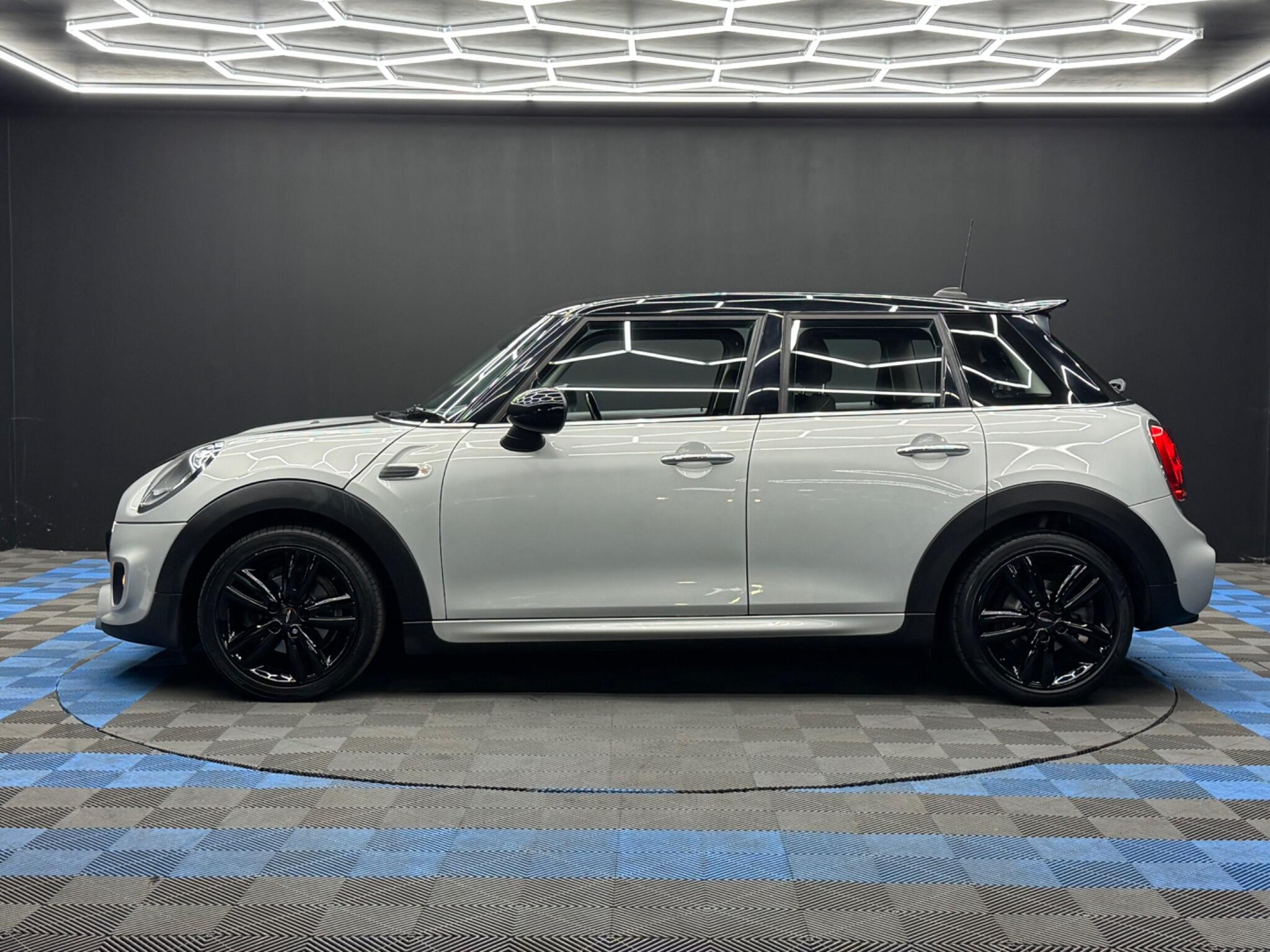 MINI Hatch 1.5 Cooper Auto Euro 6 (s/s) 5dr 5dr Automatic 2026