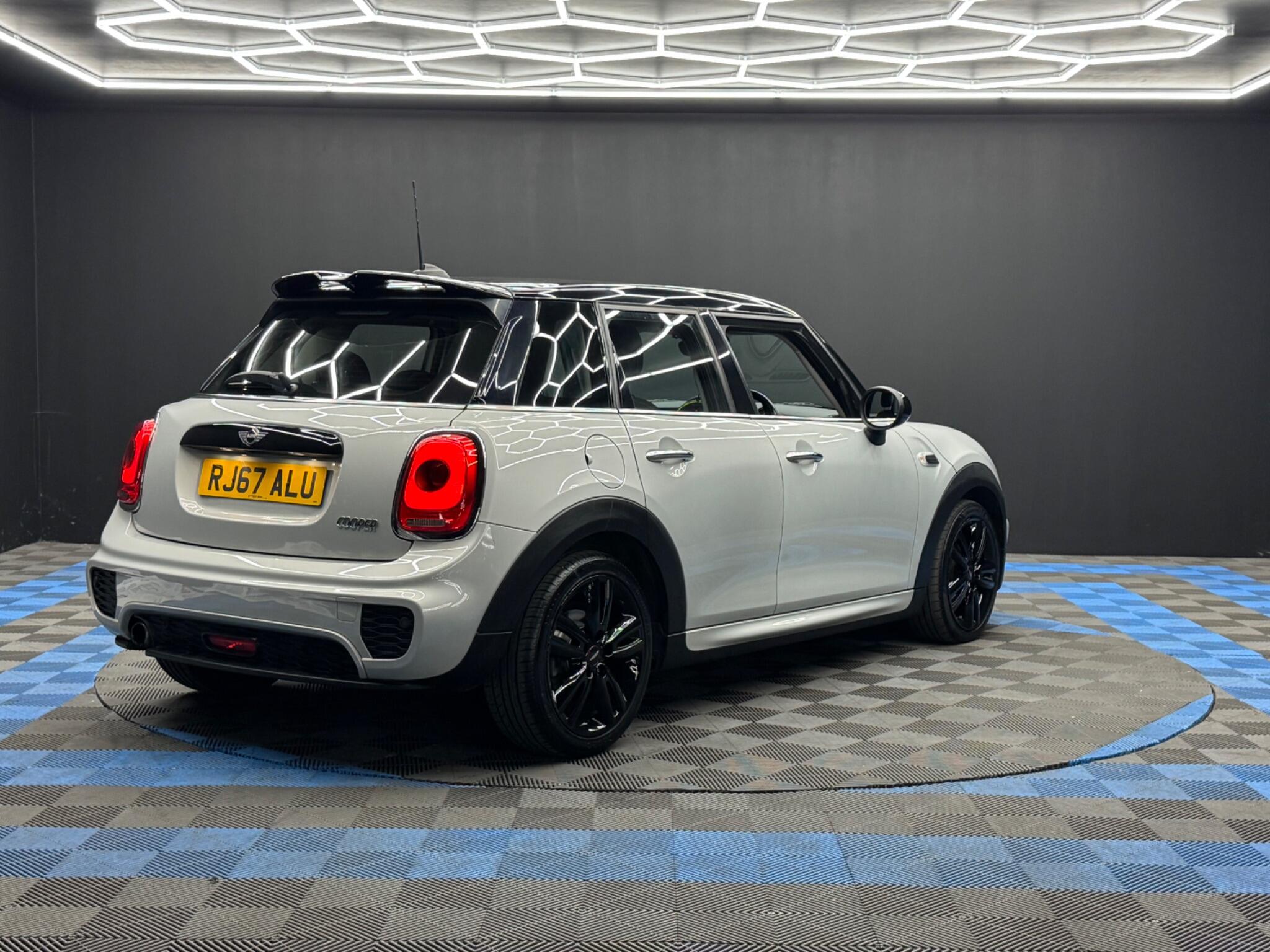 MINI Hatch 1.5 Cooper Auto Euro 6 (s/s) 5dr 5dr Automatic 2026