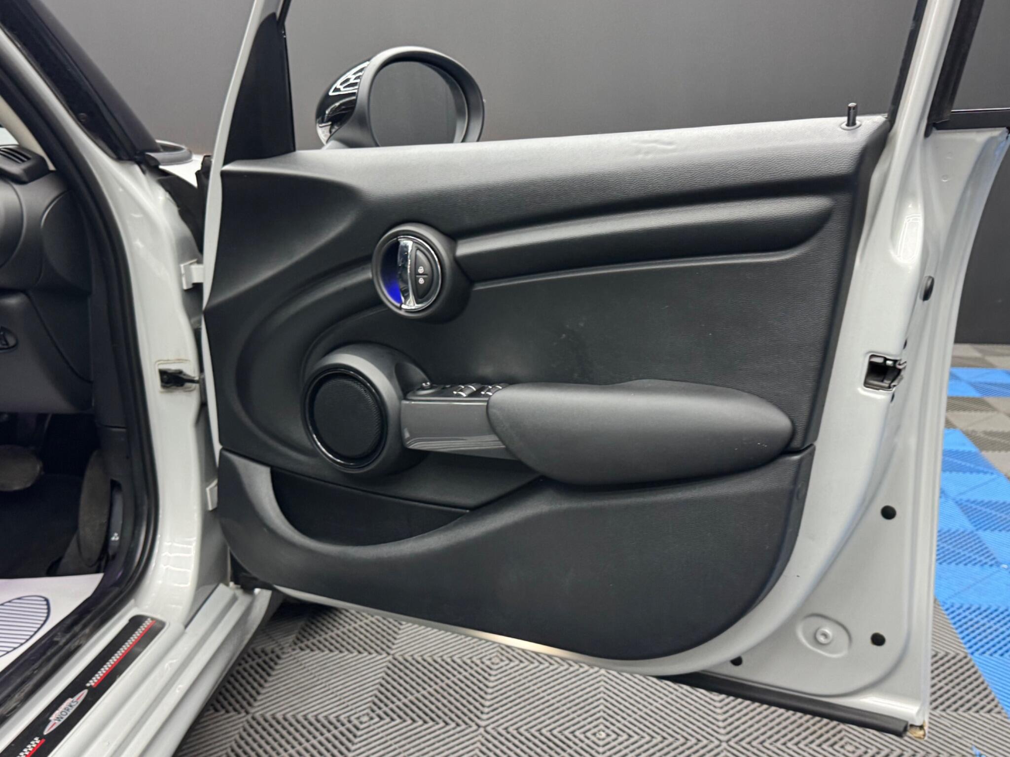 MINI Hatch 1.5 Cooper Auto Euro 6 (s/s) 5dr 5dr Automatic 2026