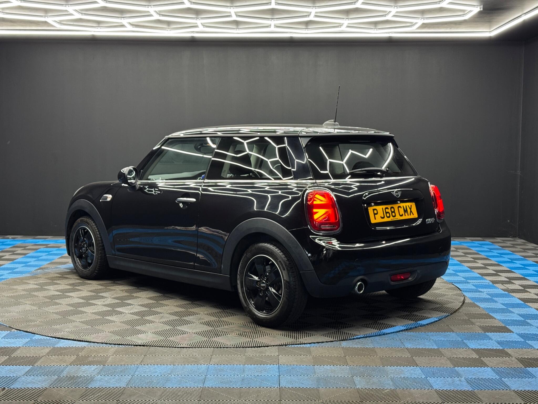 MINI Hatch 1.5 Cooper Euro 6 (s/s) 3dr 3dr Manual 2026