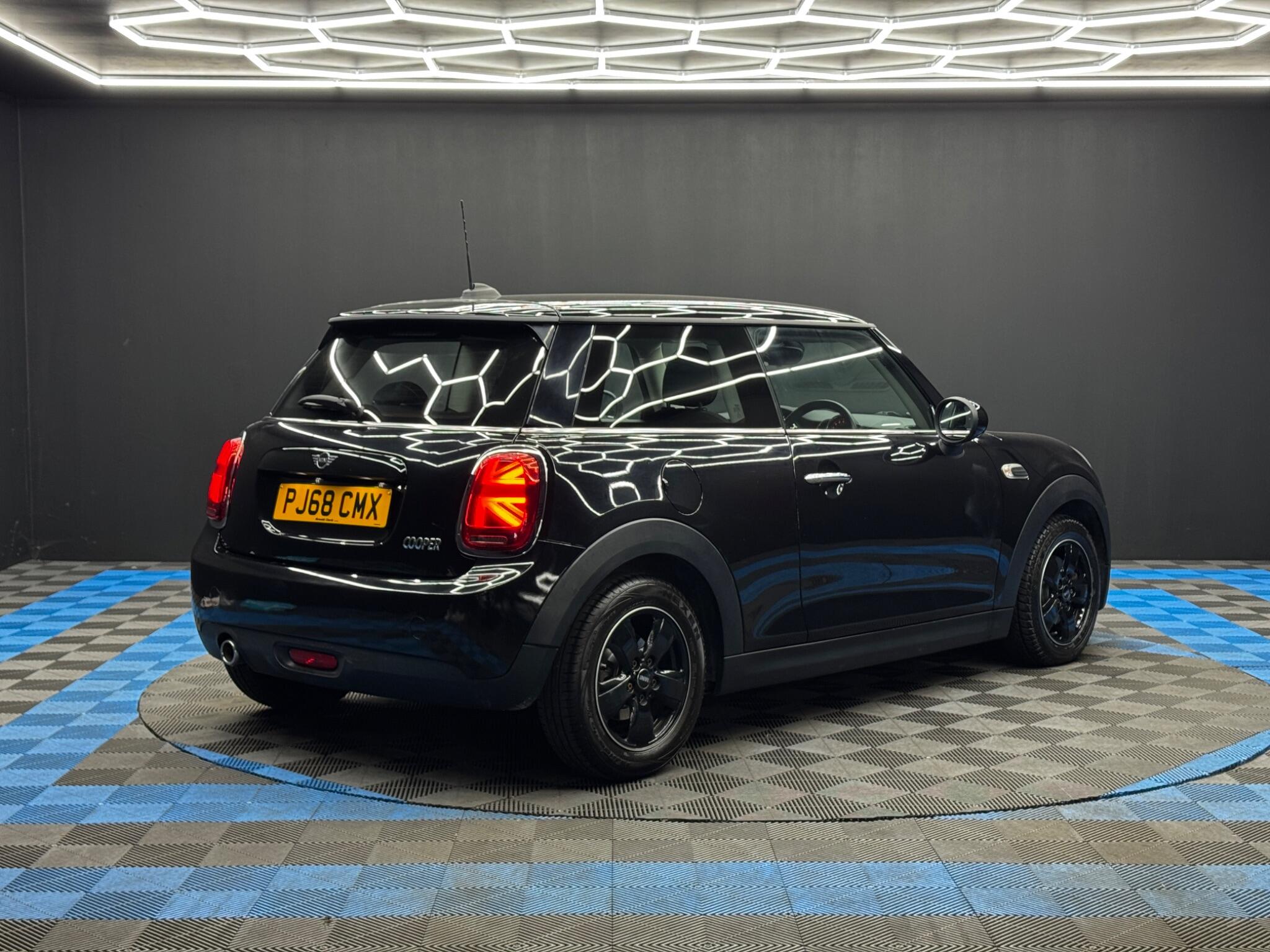 MINI Hatch 1.5 Cooper Euro 6 (s/s) 3dr 3dr Manual 2026